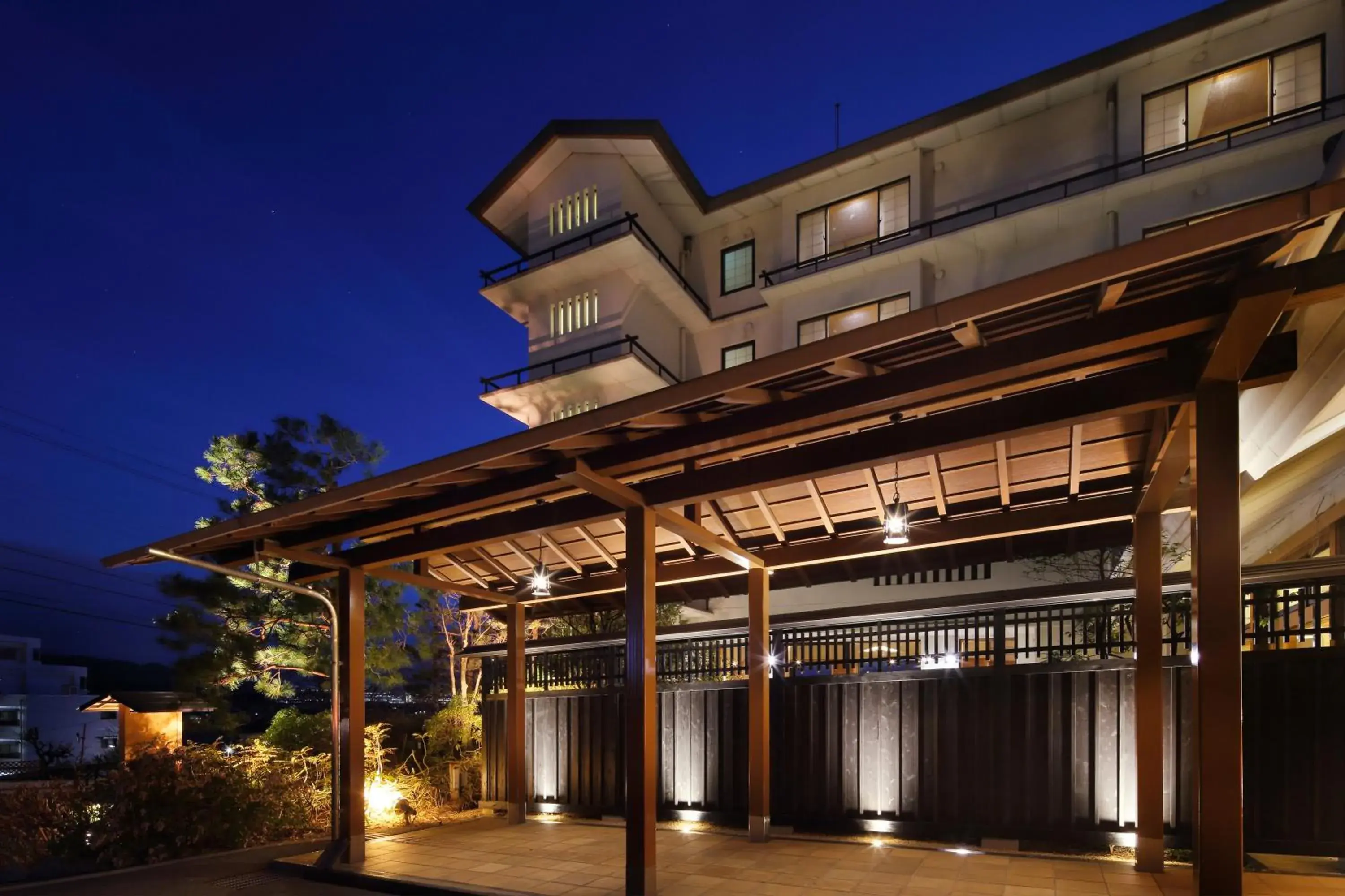 Property building in Shoho Property building in Shoho