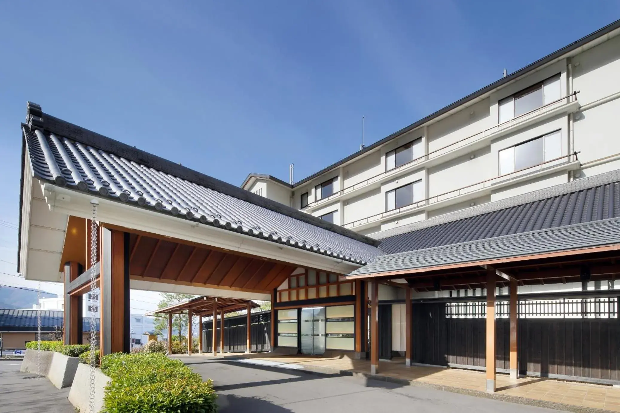 Property building in Shoho Property building in Shoho