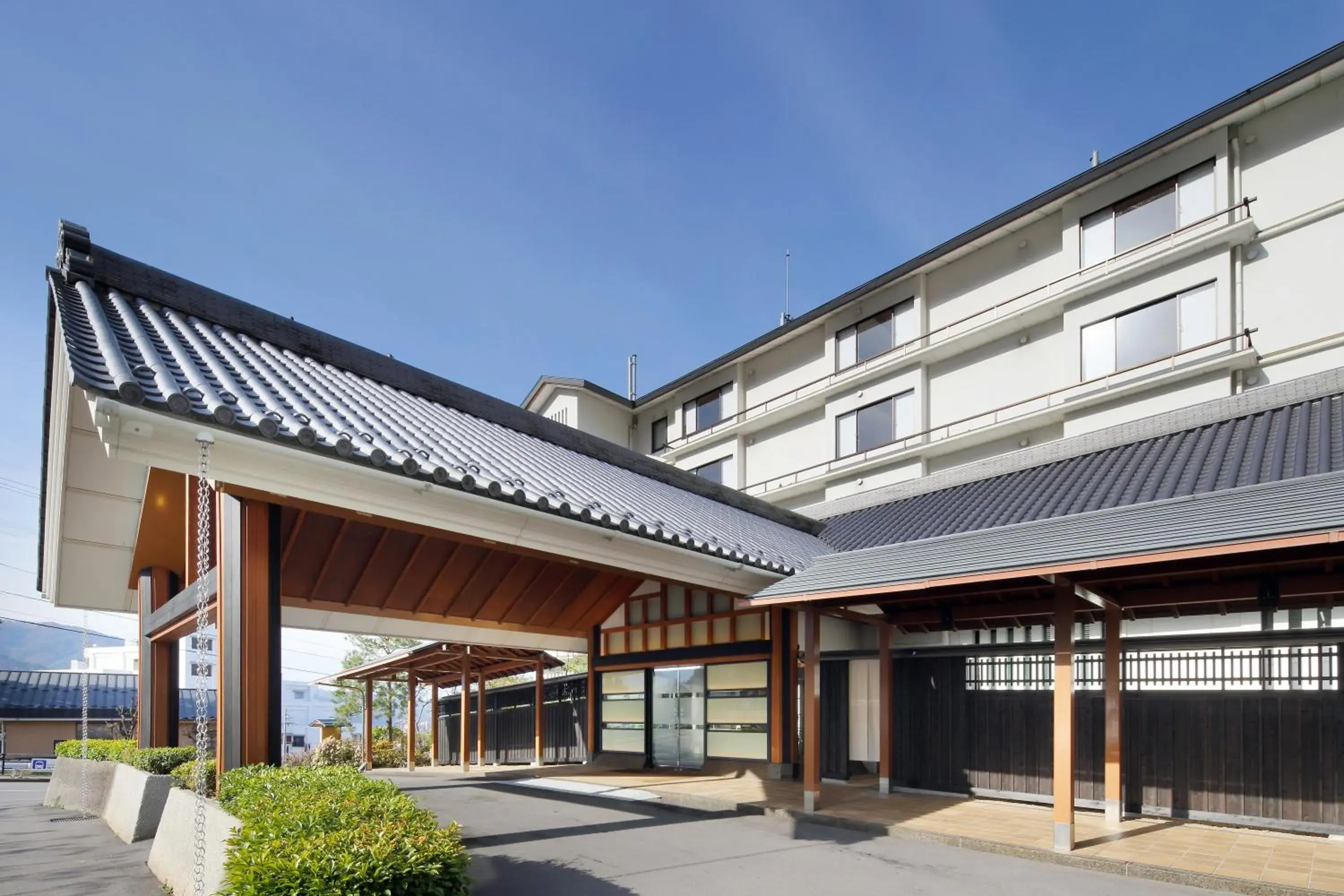 Property building in Shoho Property building in Shoho