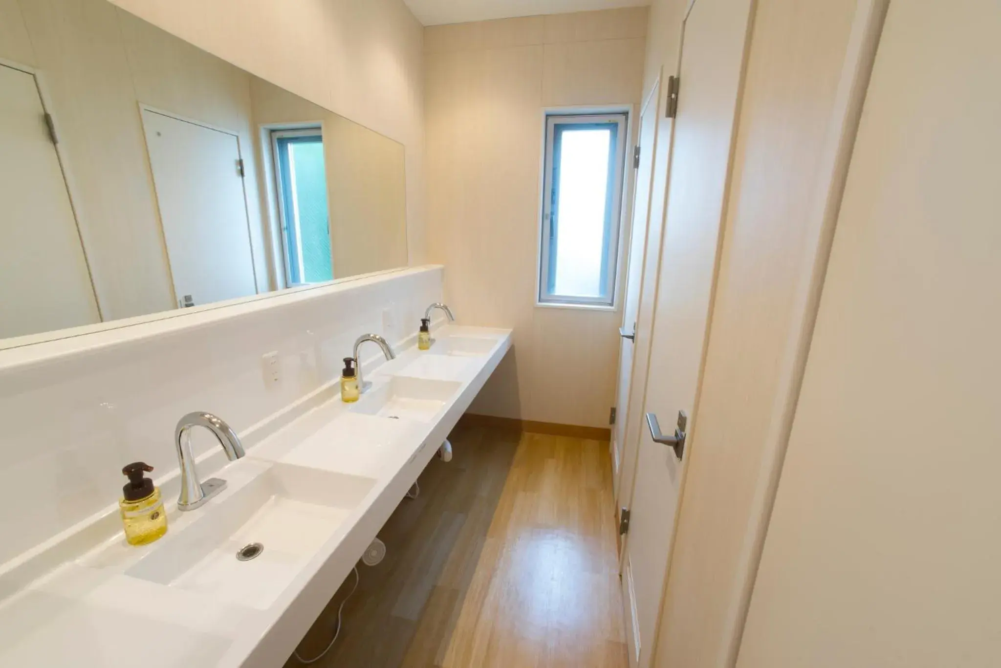 Triple Room with Shared Bathroom - single occupancy in HOSTEL SunTerrace Ishigaki Triple Room with Shared Bathroom - single occupancy in HOSTEL SunTerrace Ishigaki