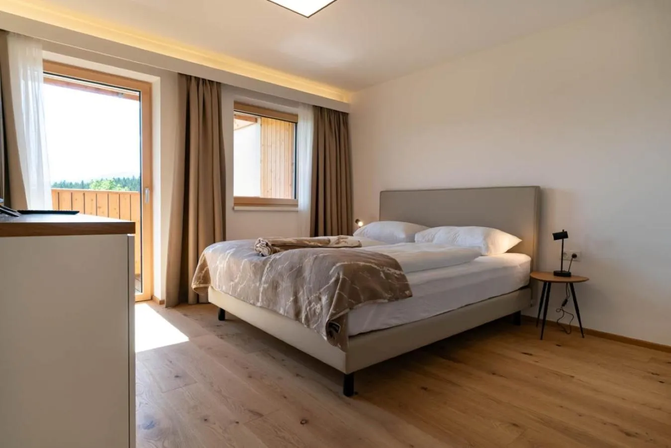 Two-Bedroom Apartment with Balcony in Waldrand Apartments