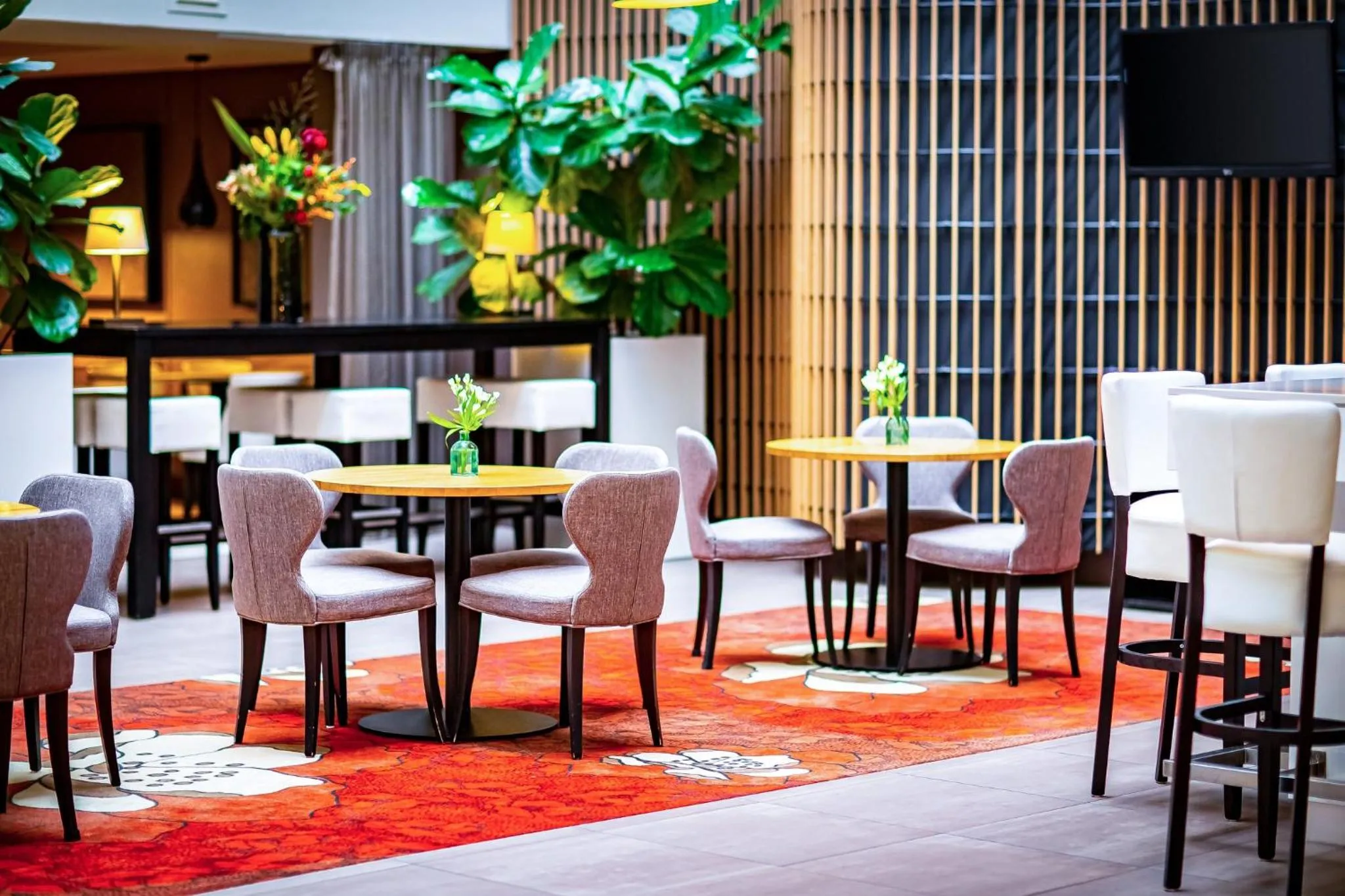 Lounge or bar in Holiday Inn Express The Hague - Parliament by IHG