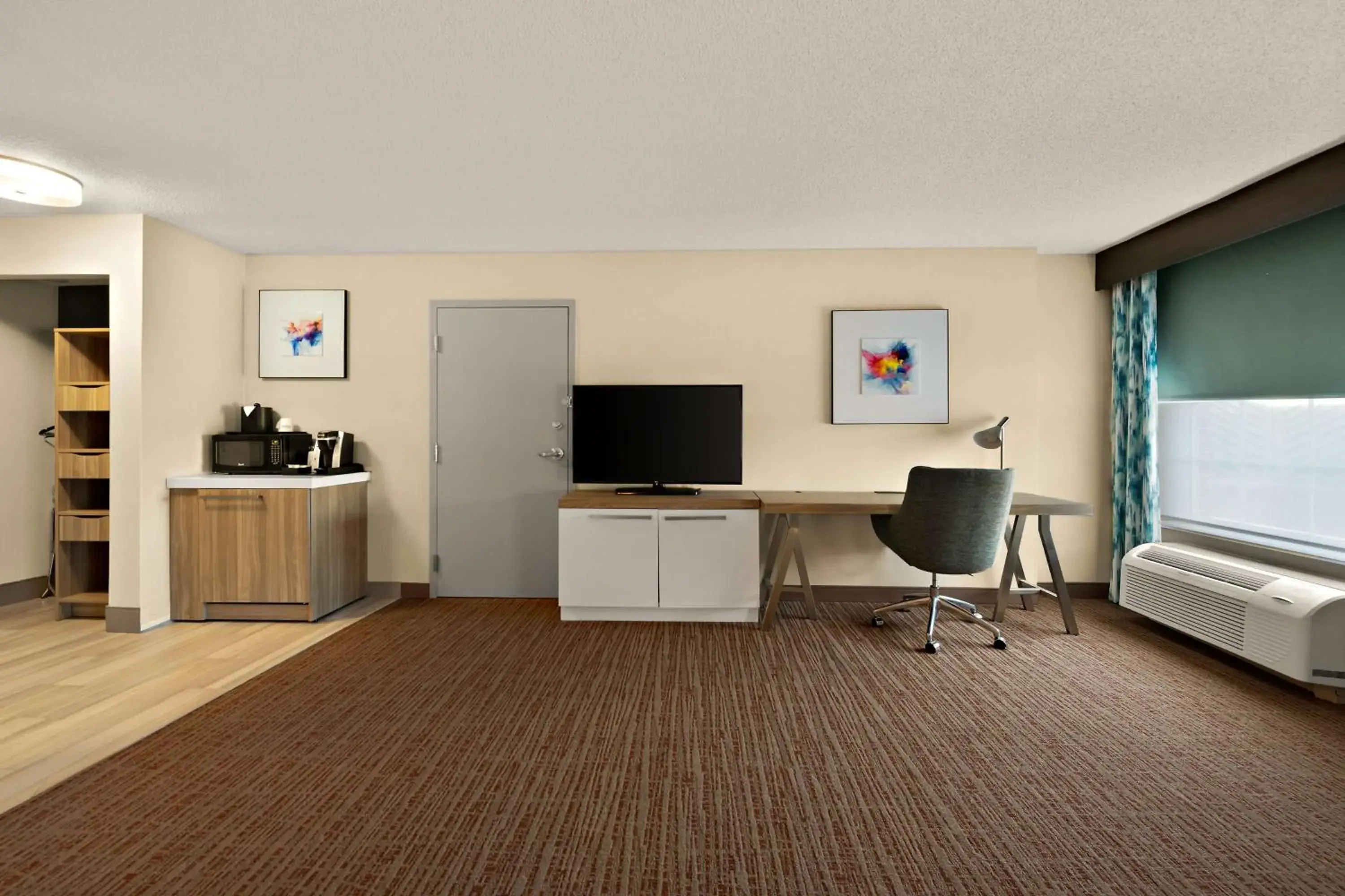 Bedroom in Hilton Garden Inn Williamsburg Bedroom in Hilton Garden Inn Williamsburg