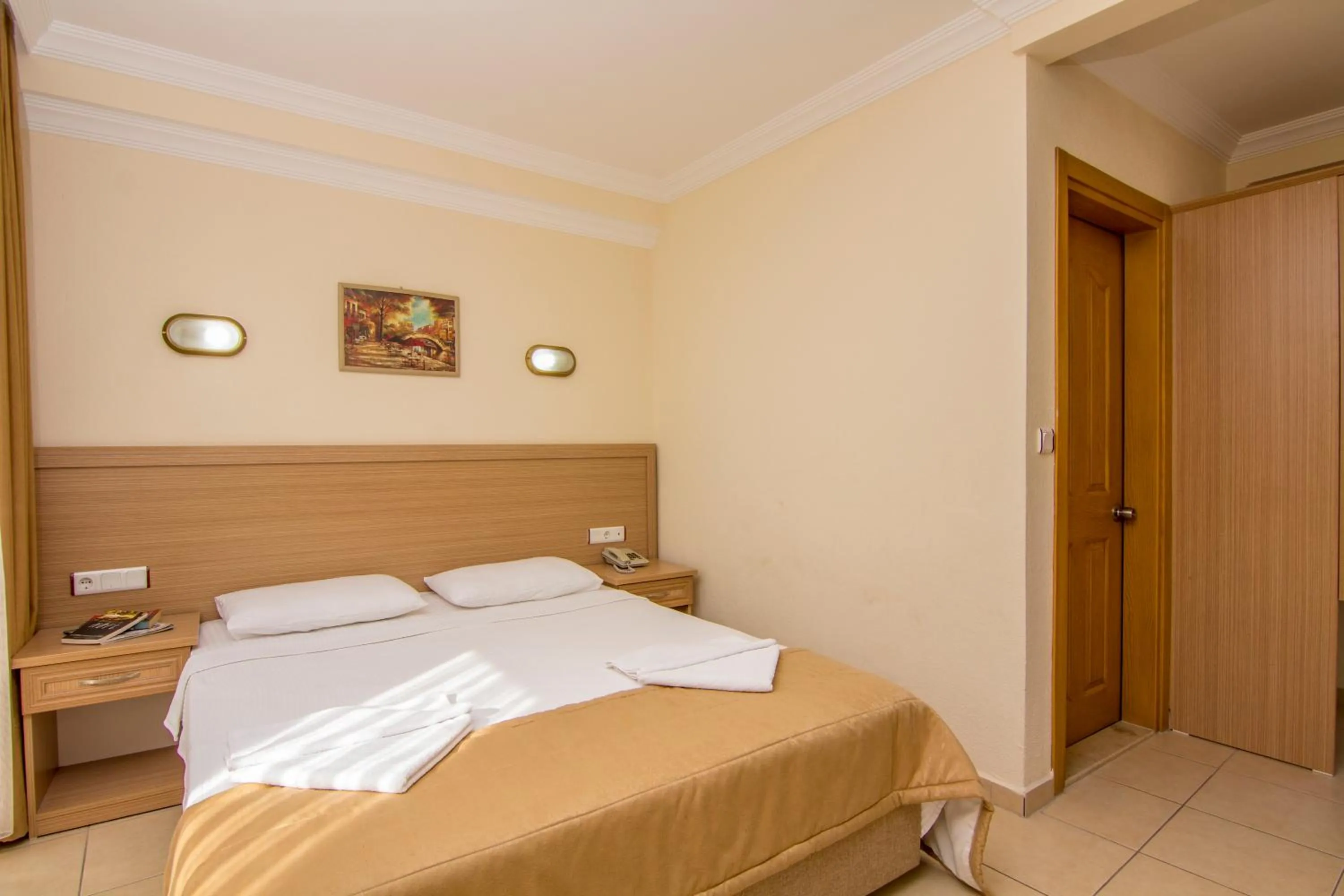 Bed in Hotel Karbel Sun