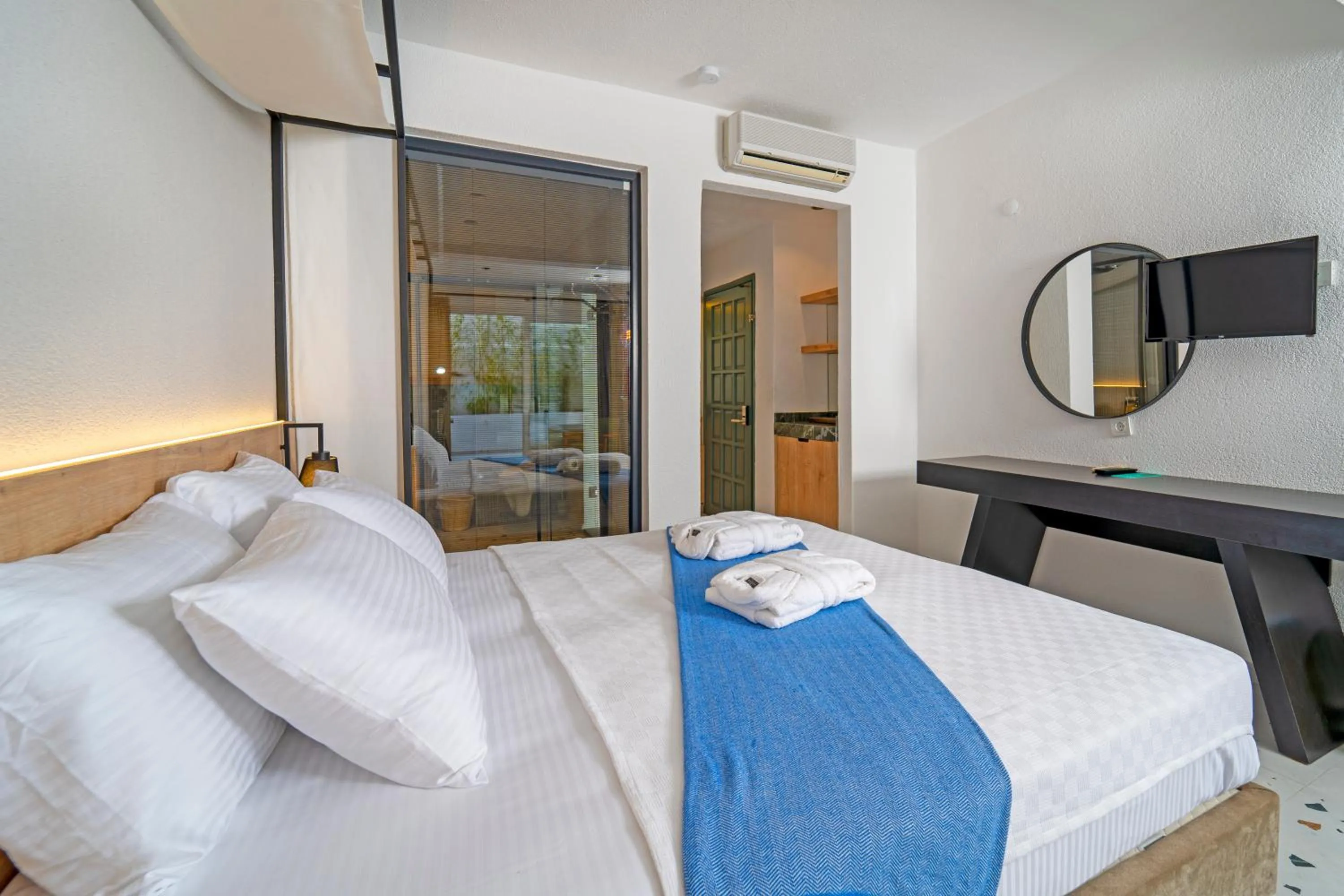 Bedroom, Bed in Hotel Karbel Sun