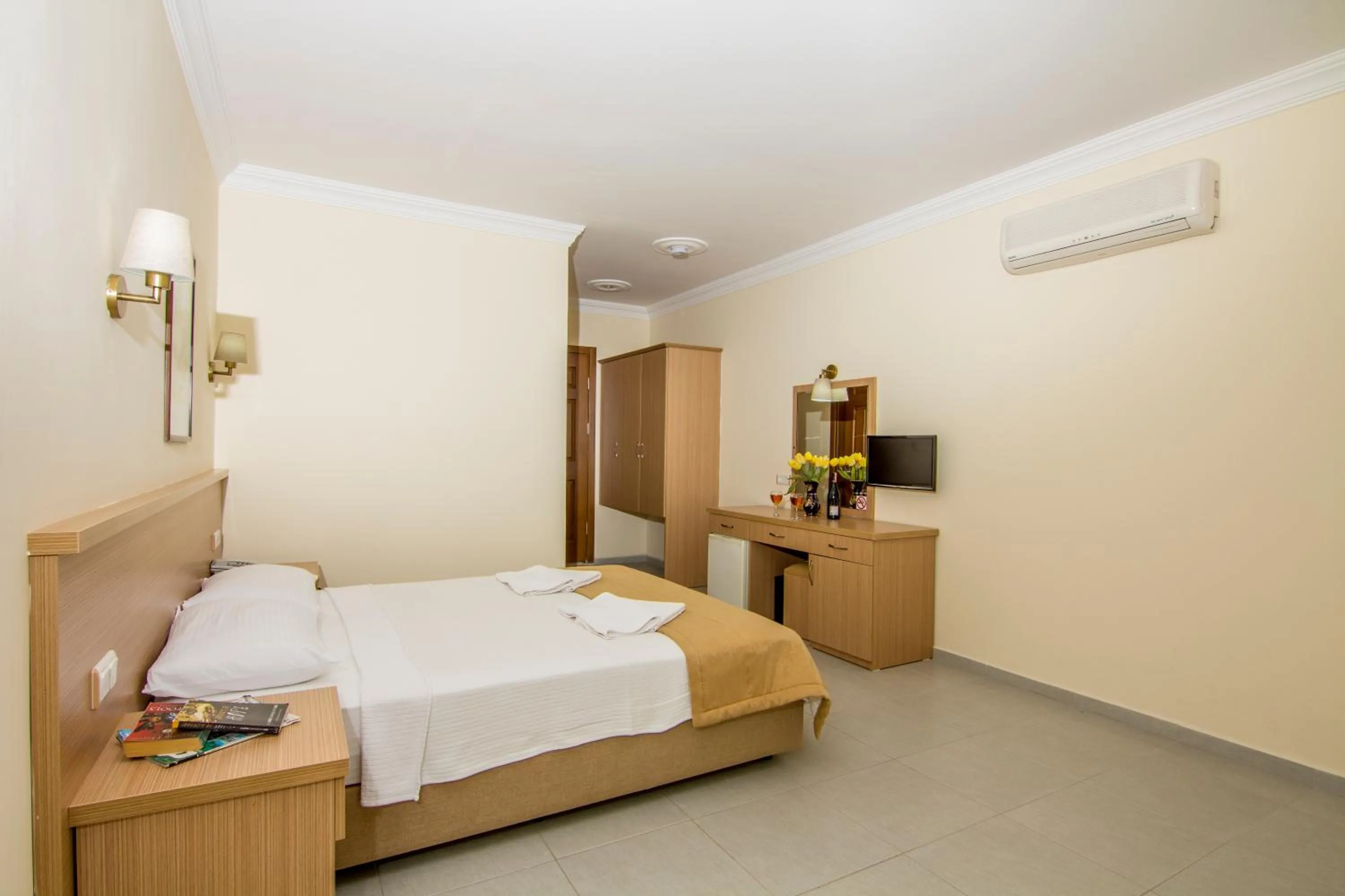 Bed in Hotel Karbel Sun