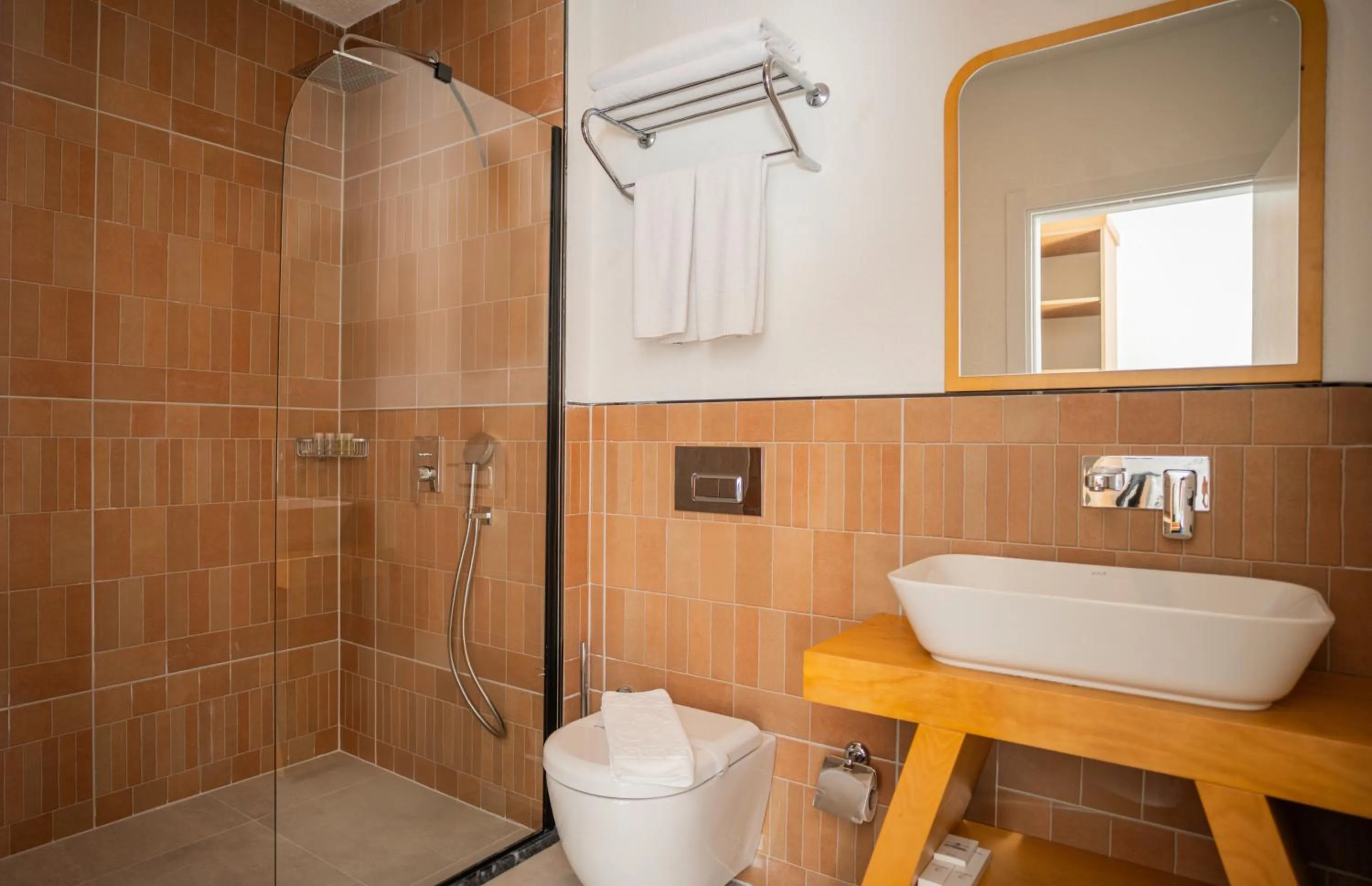 Bathroom in Hotel Karbel Sun