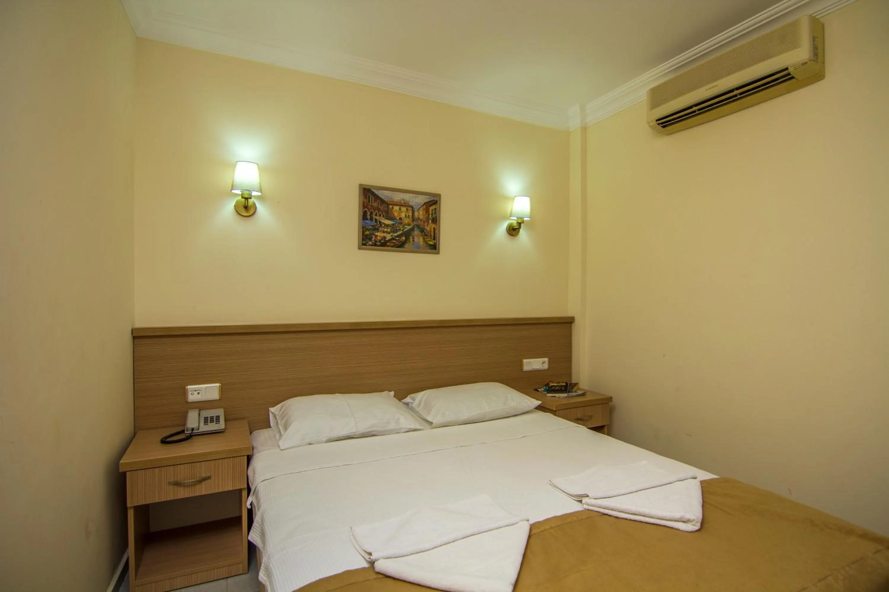 Bed in Hotel Karbel Sun