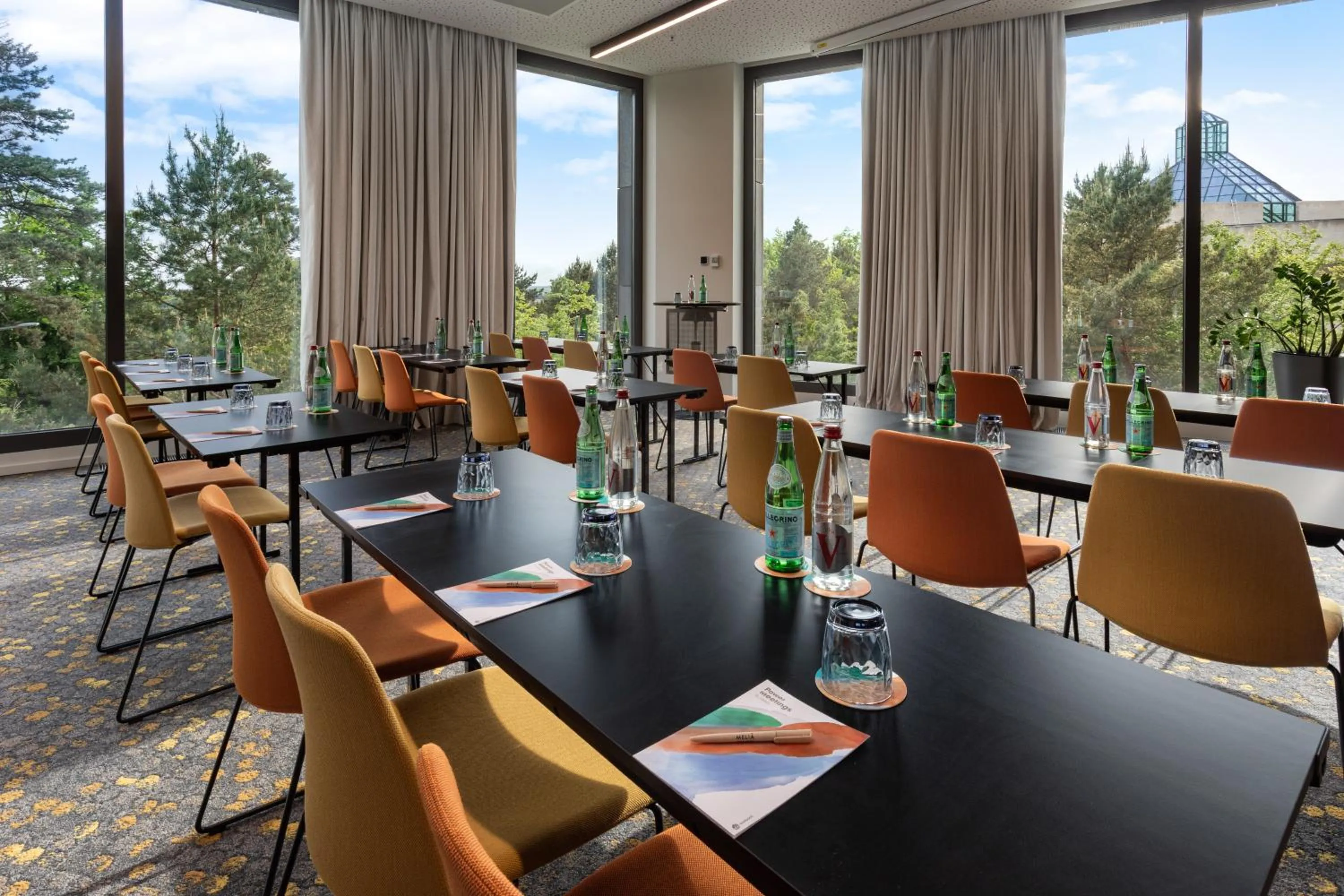 Restaurant/places to eat in Melia Luxembourg