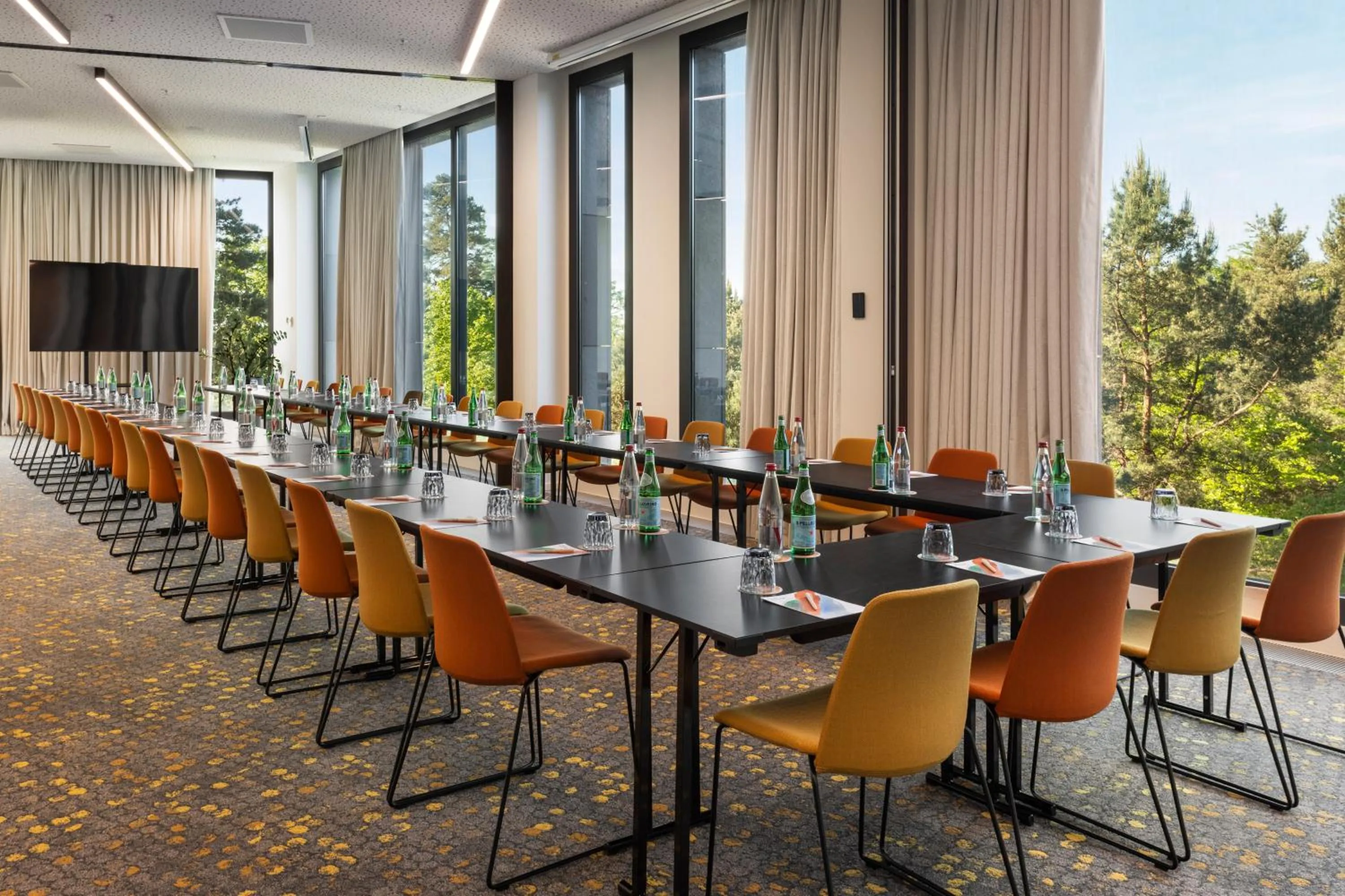 Restaurant/places to eat in Melia Luxembourg