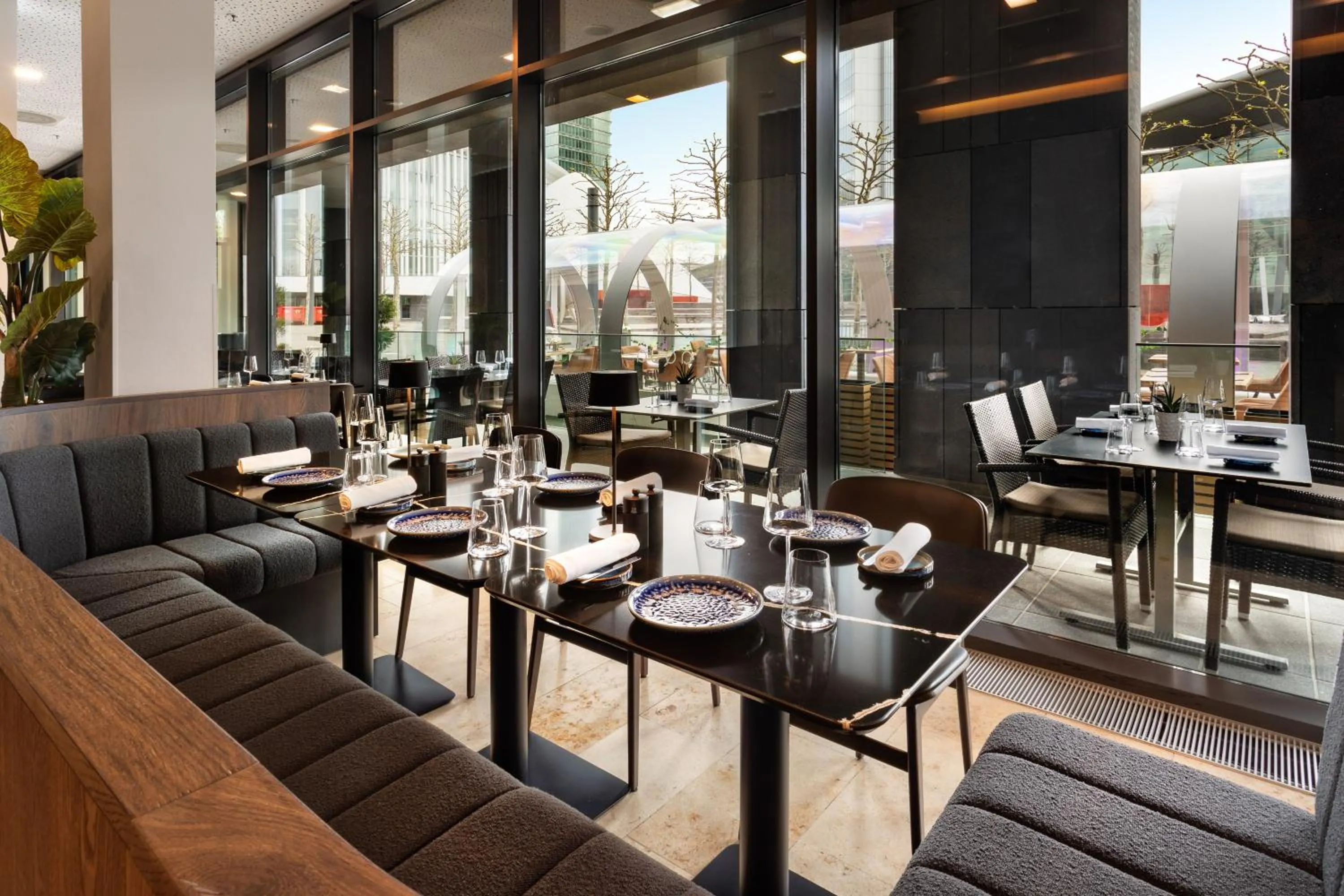 Restaurant/places to eat in Melia Luxembourg