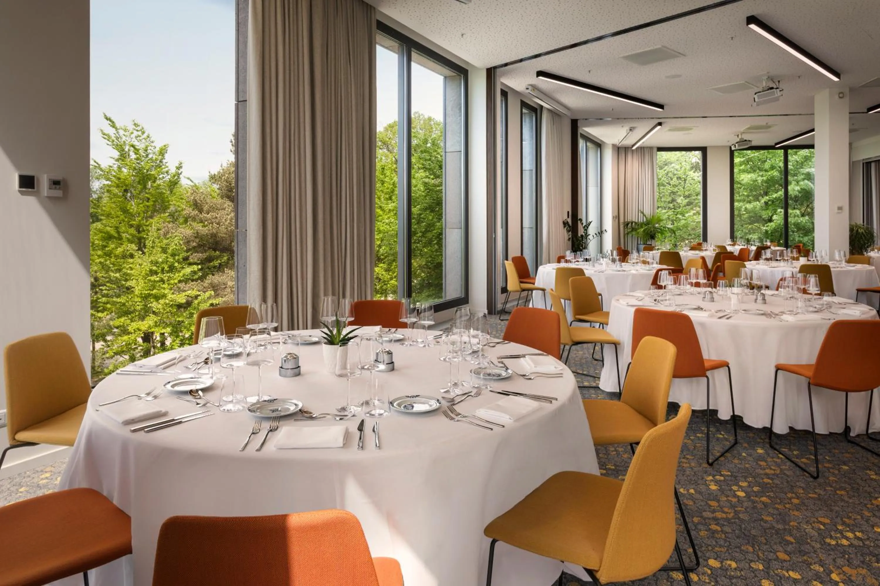 Restaurant/places to eat in Melia Luxembourg