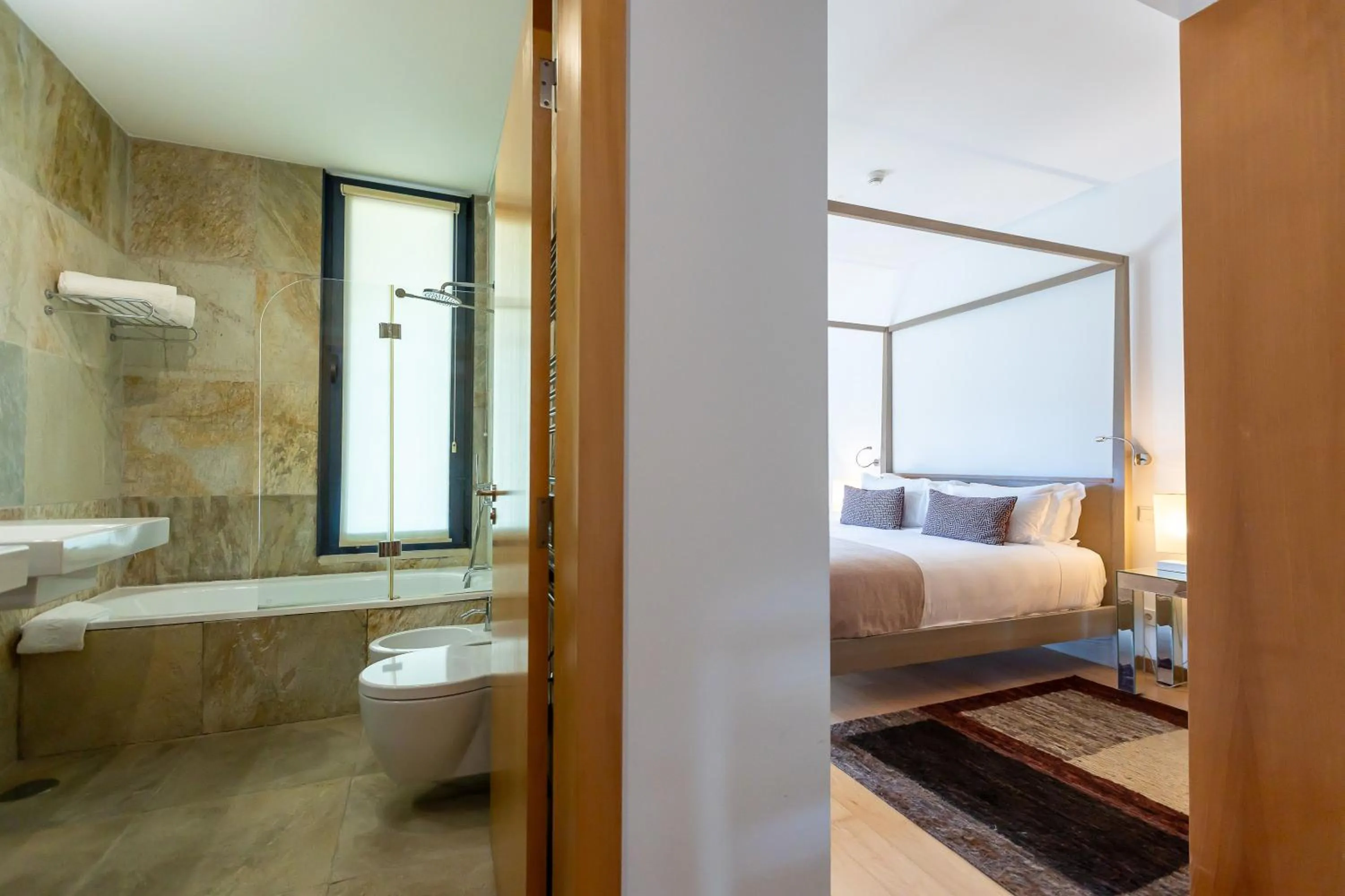 Bathroom, Bed in Bom Sucesso Resort