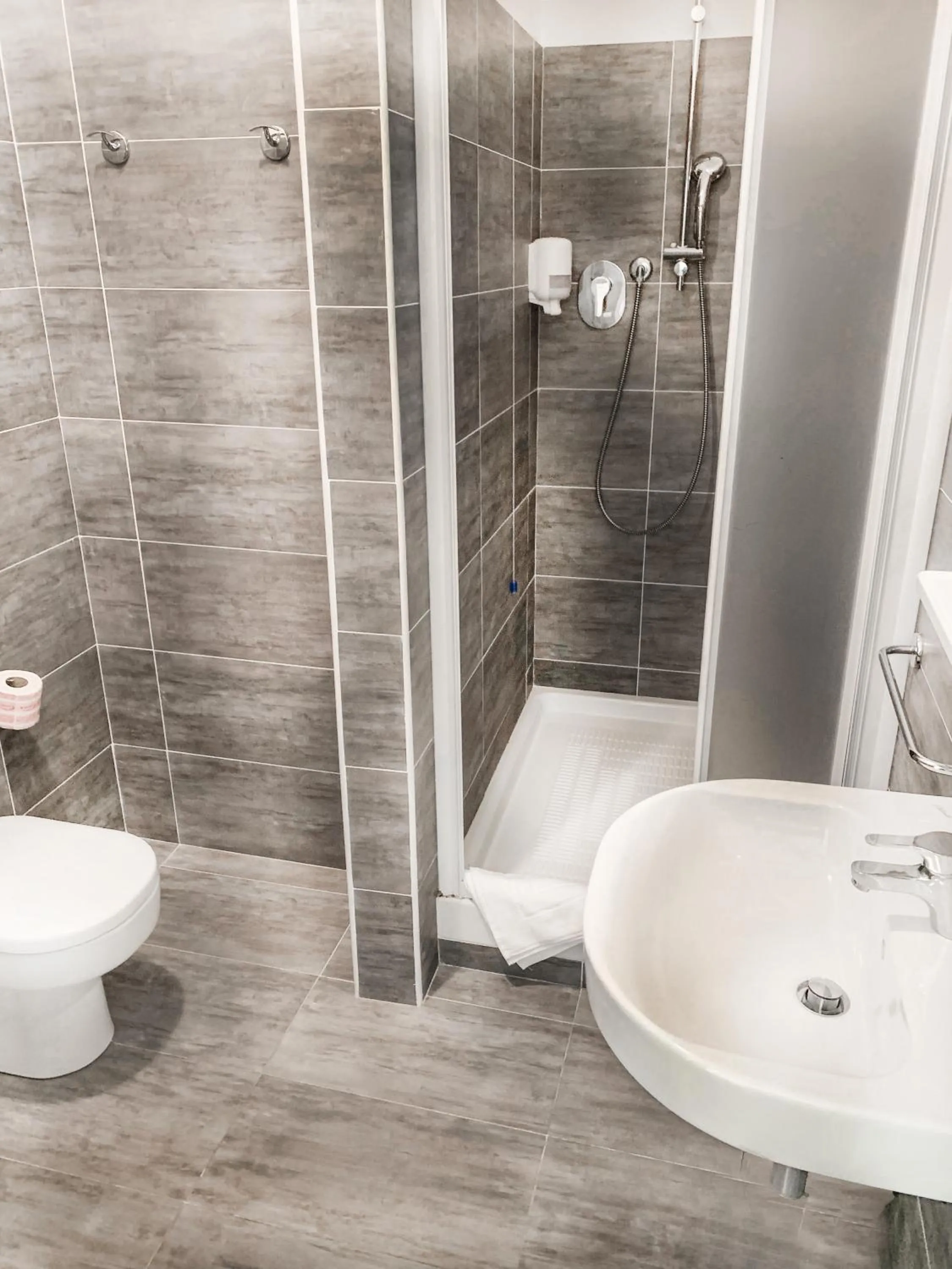 Bathroom in Hotel President's