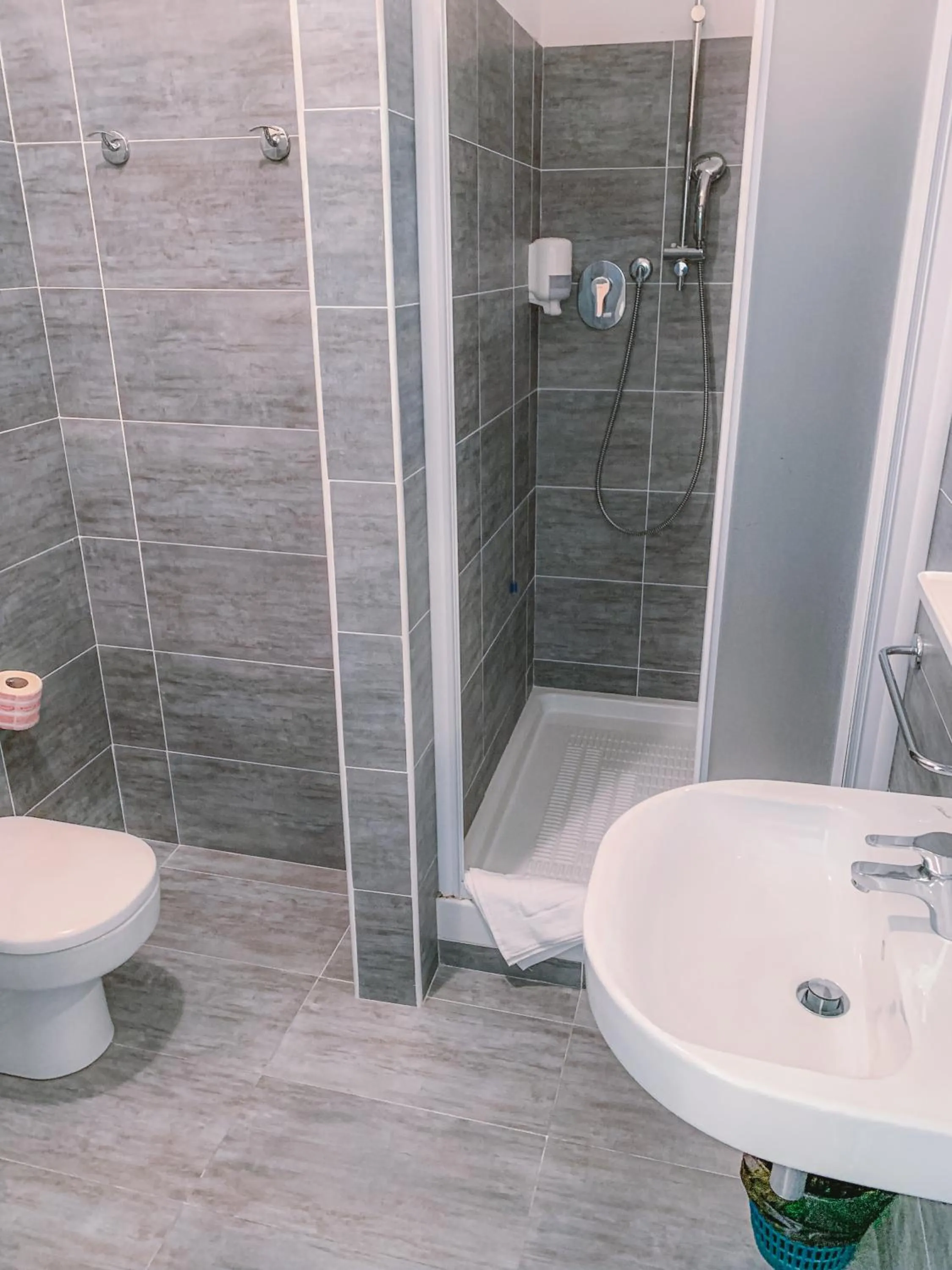 Bathroom in Hotel President's