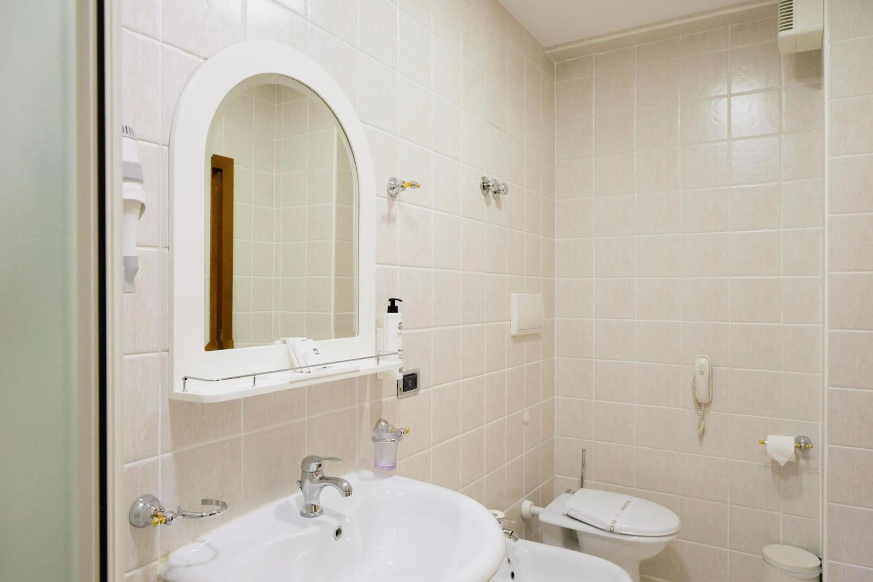 Bathroom in Grand Hotel & Spa Tirana