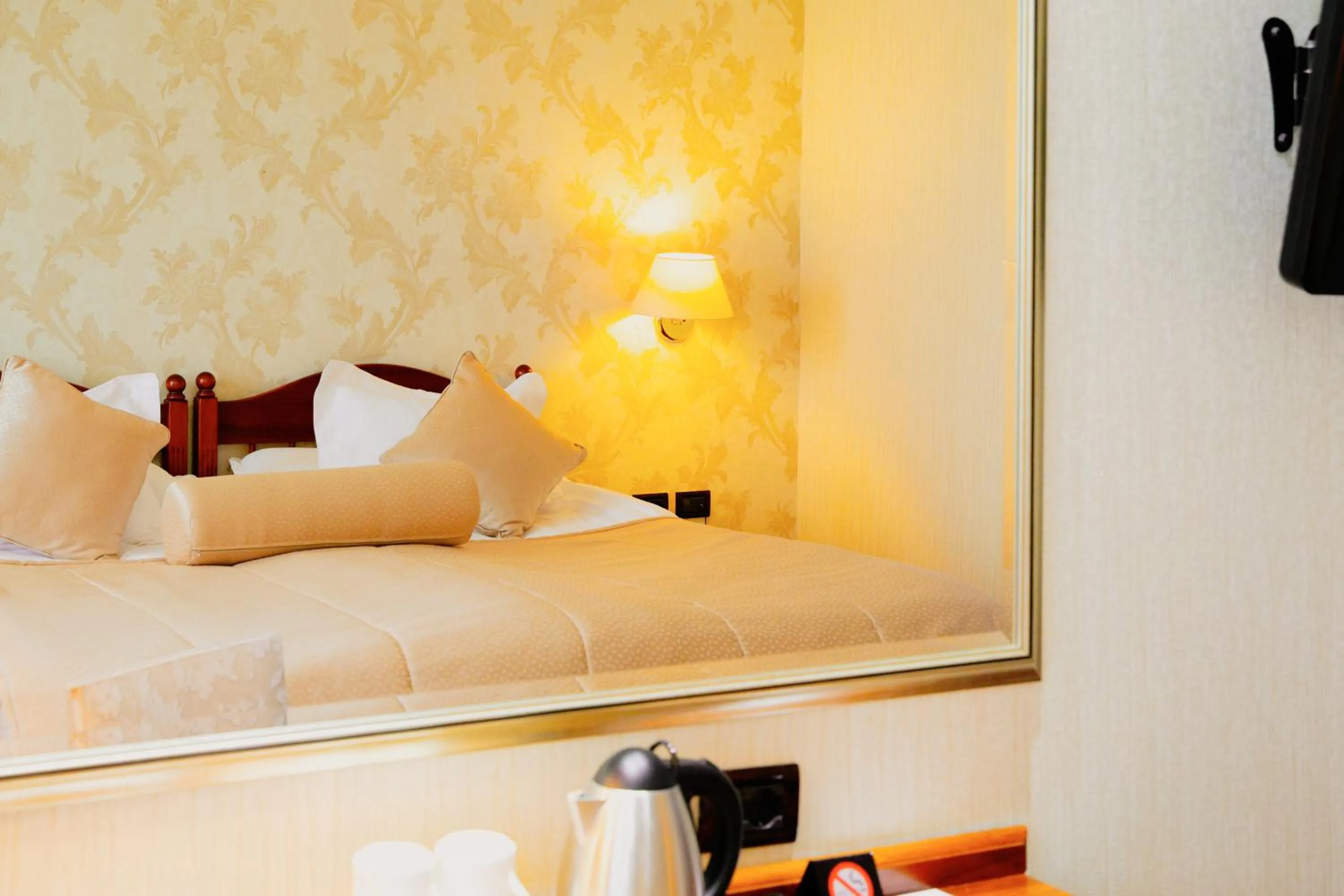 Bedroom, Bed in Grand Hotel & Spa Tirana