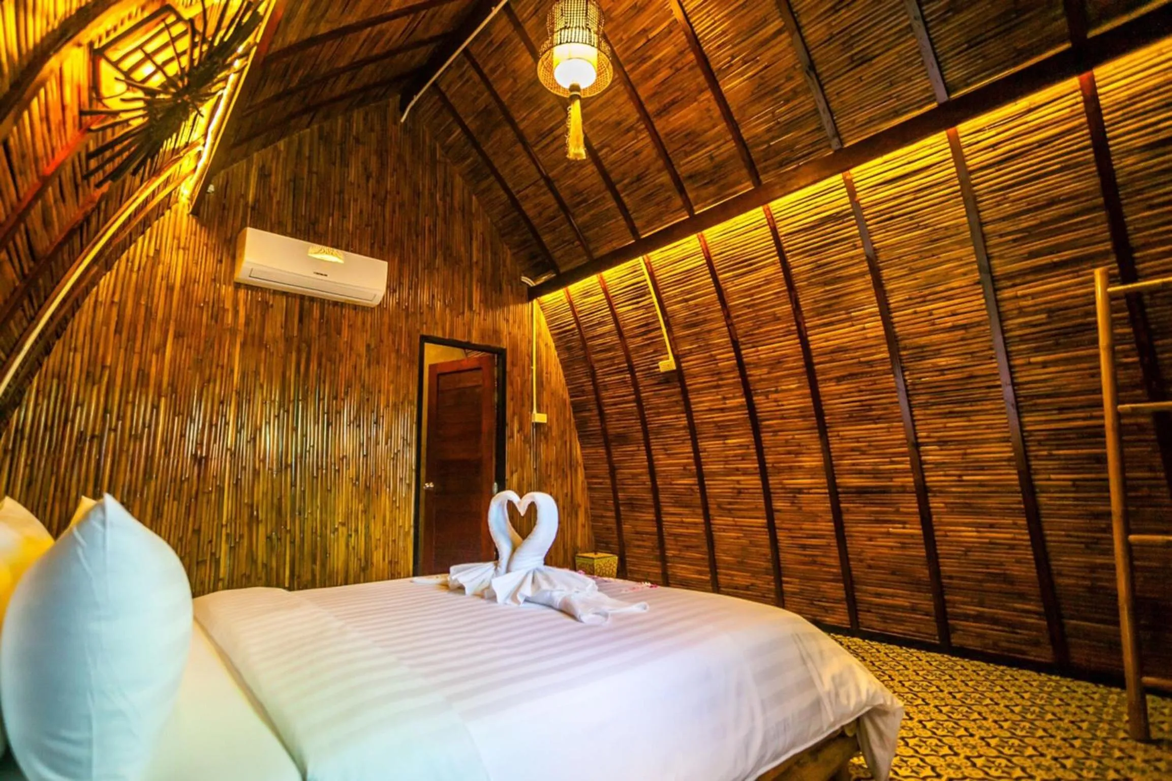 Bedroom, Bed in Cicada Lanta