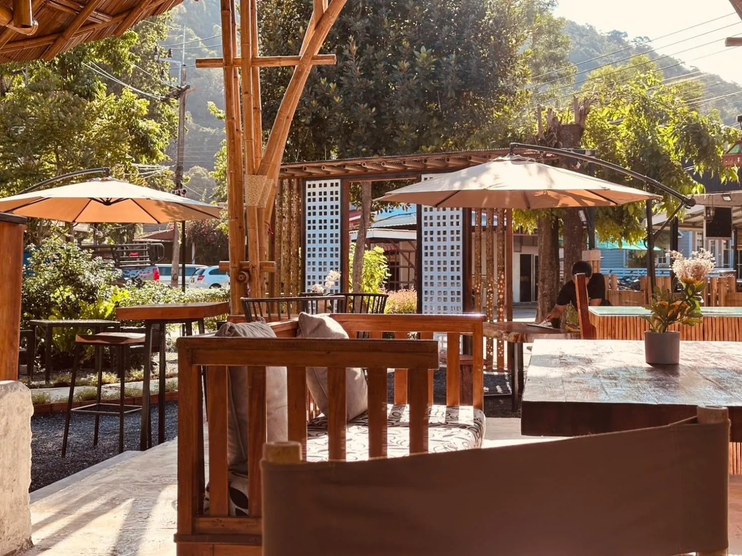 Restaurant/places to eat in Cicada Lanta