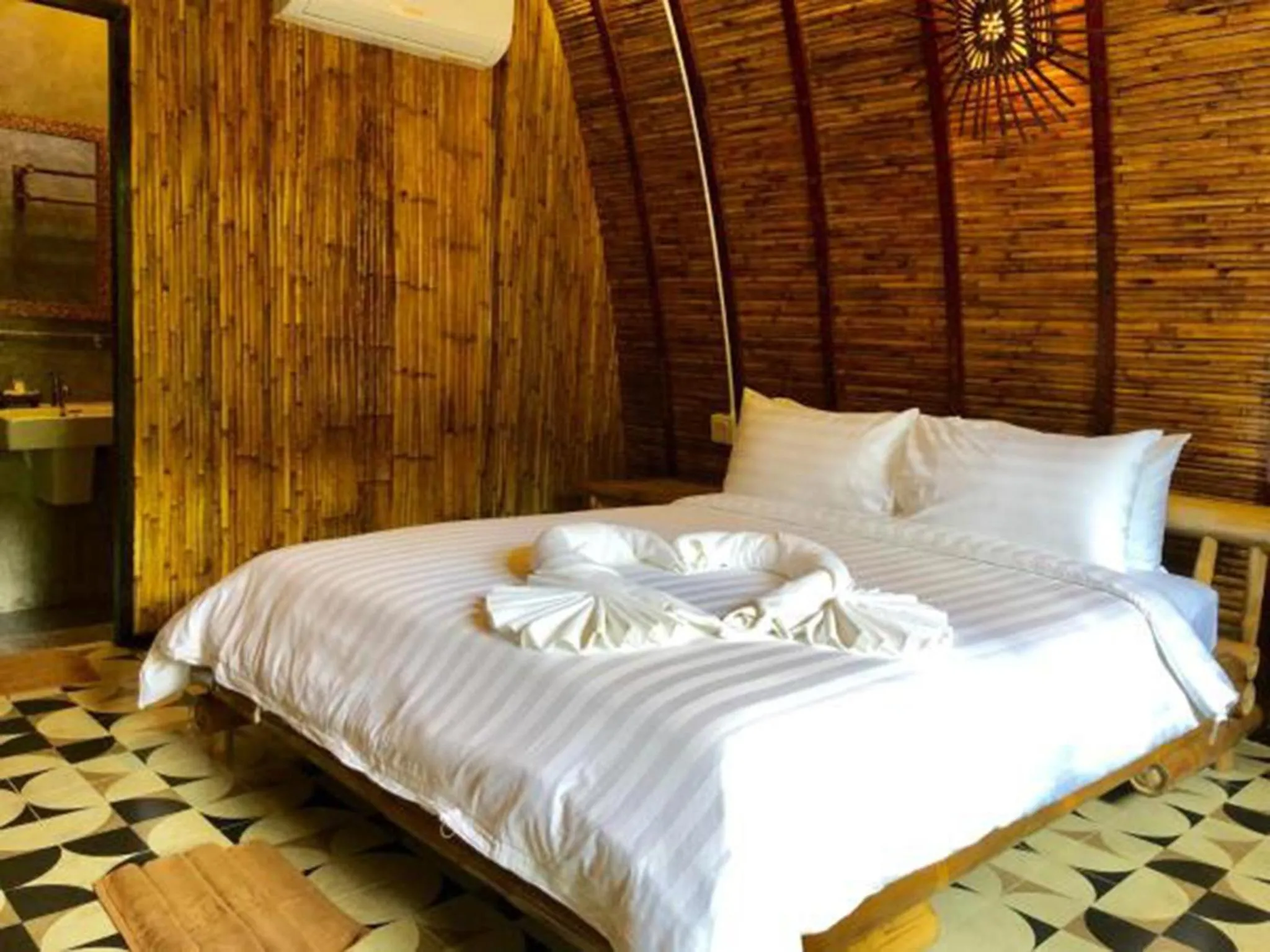 Bedroom, Bed in Cicada Lanta