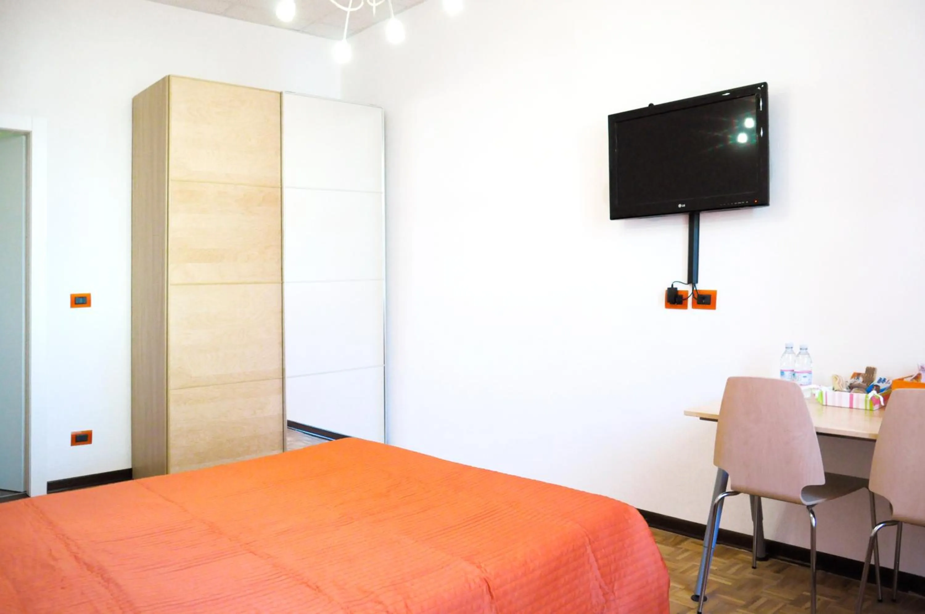 TV and multimedia, Bed in B&B Trieste Plus