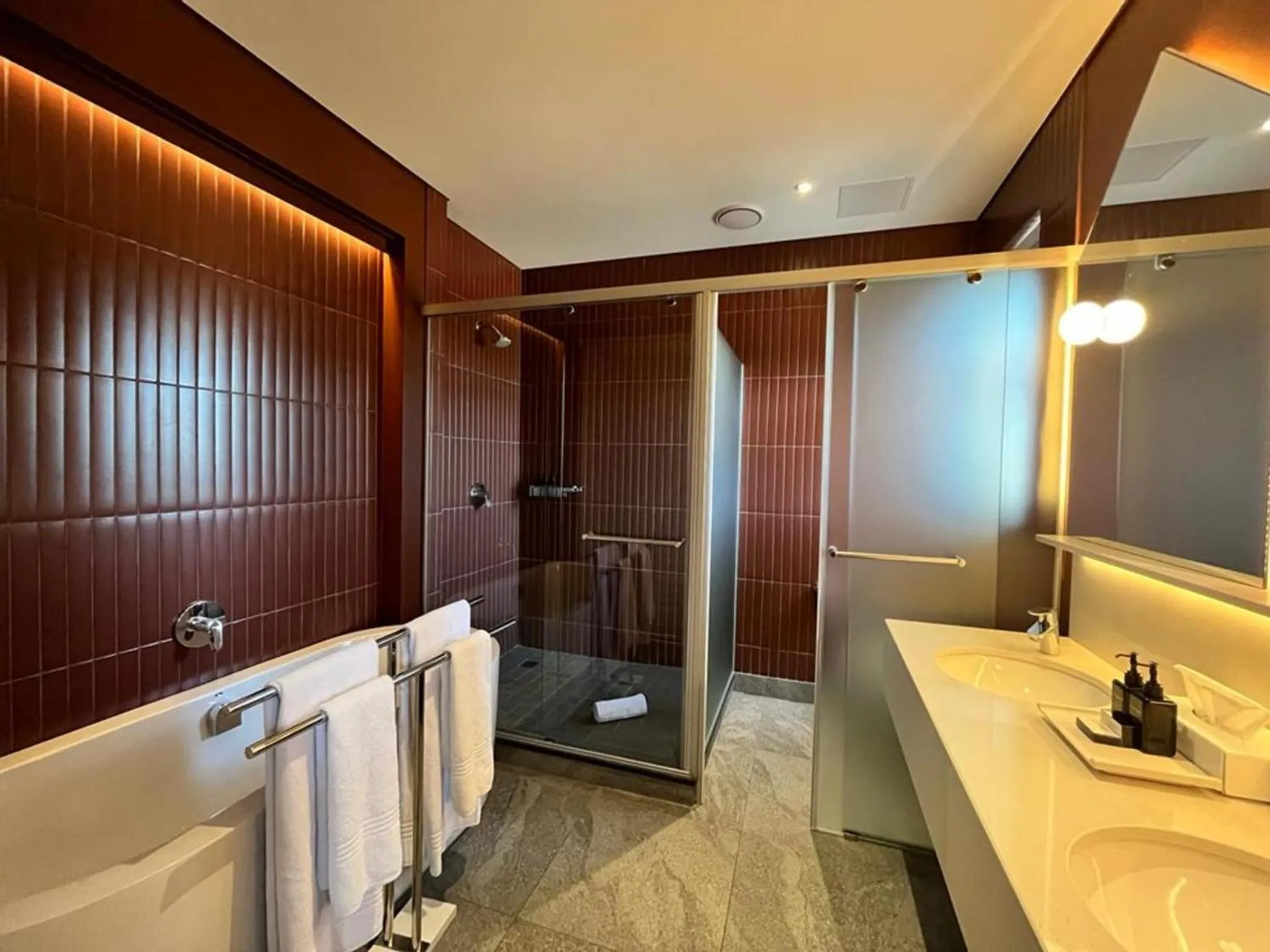 Bathroom in Home Suite Hotels Rosebank