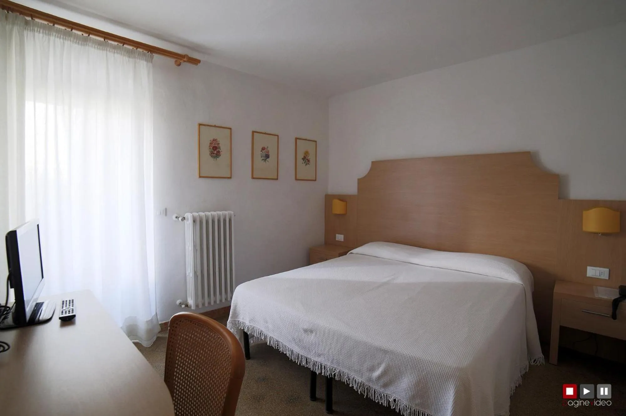 Bed in Albergo Giugni