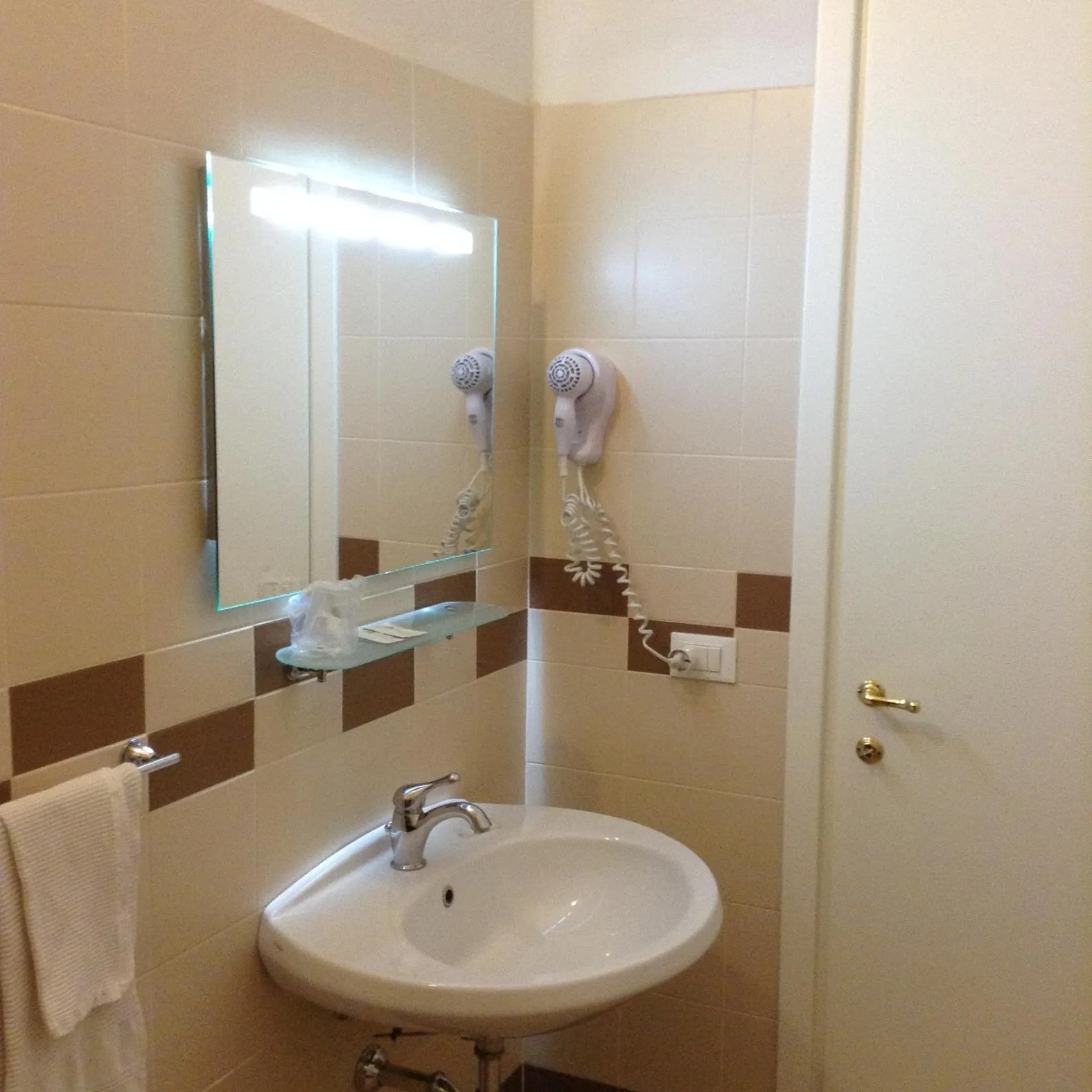 Bathroom in Albergo Giugni