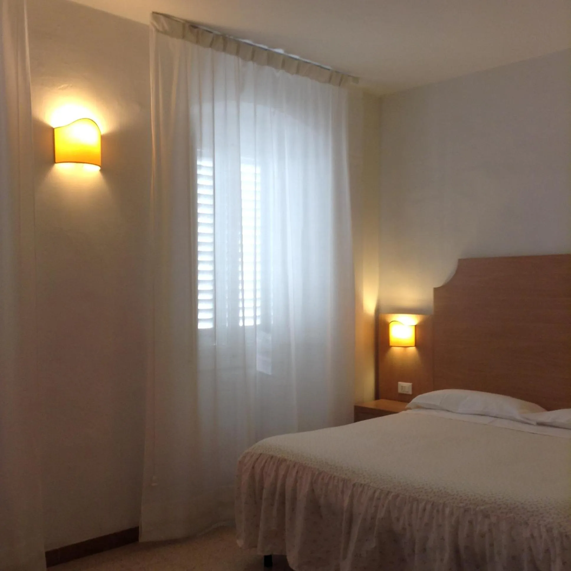 Decorative detail, Bed in Albergo Giugni