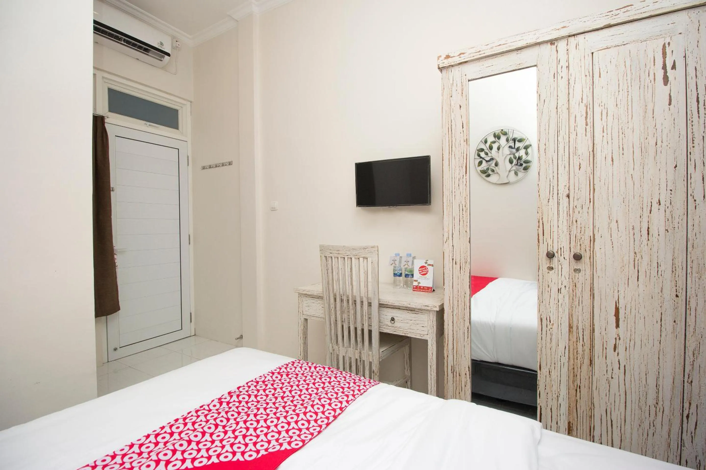 Bedroom, TV/Entertainment Center in OYO 647 Irooms Homestay