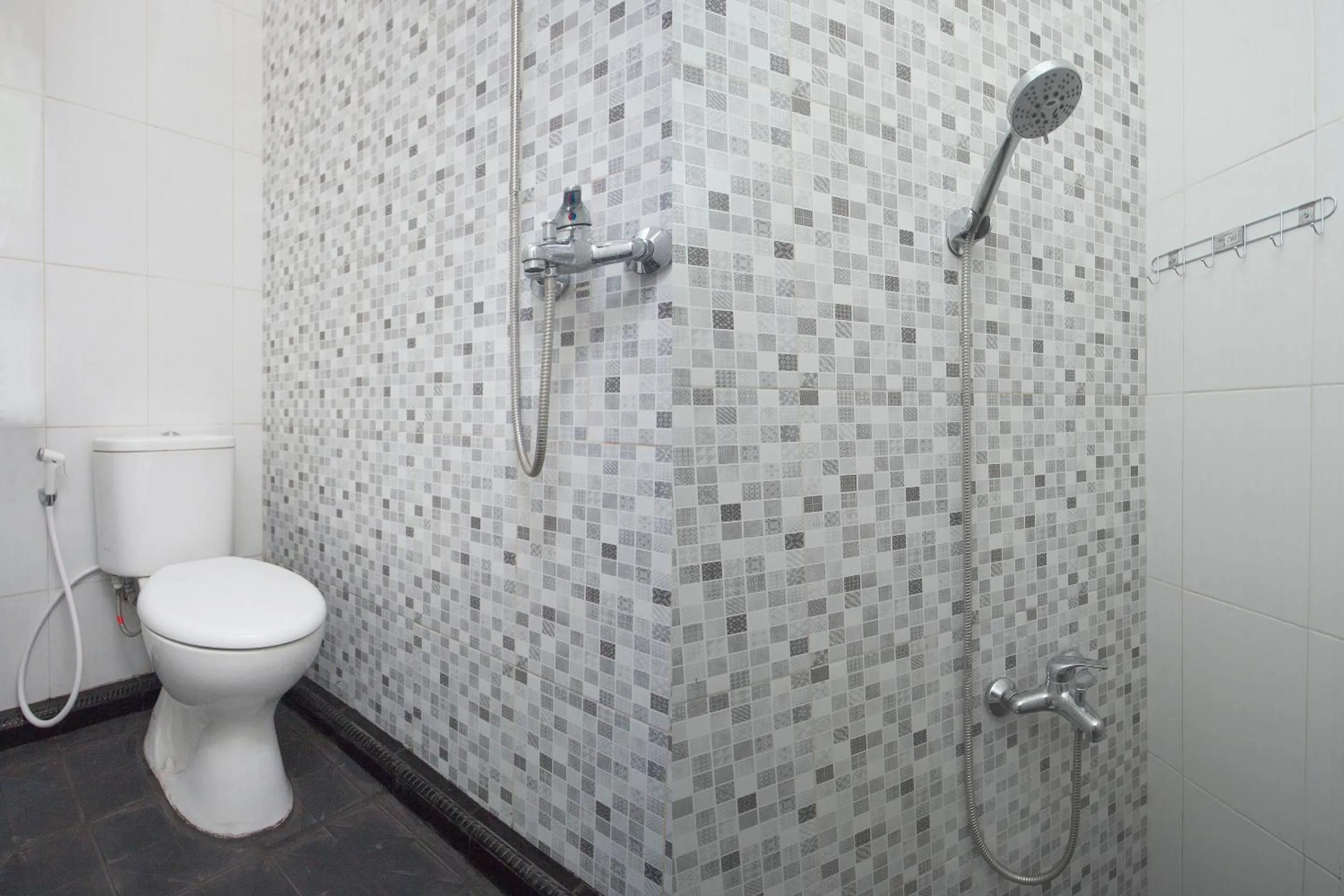 Bathroom in OYO 647 Irooms Homestay