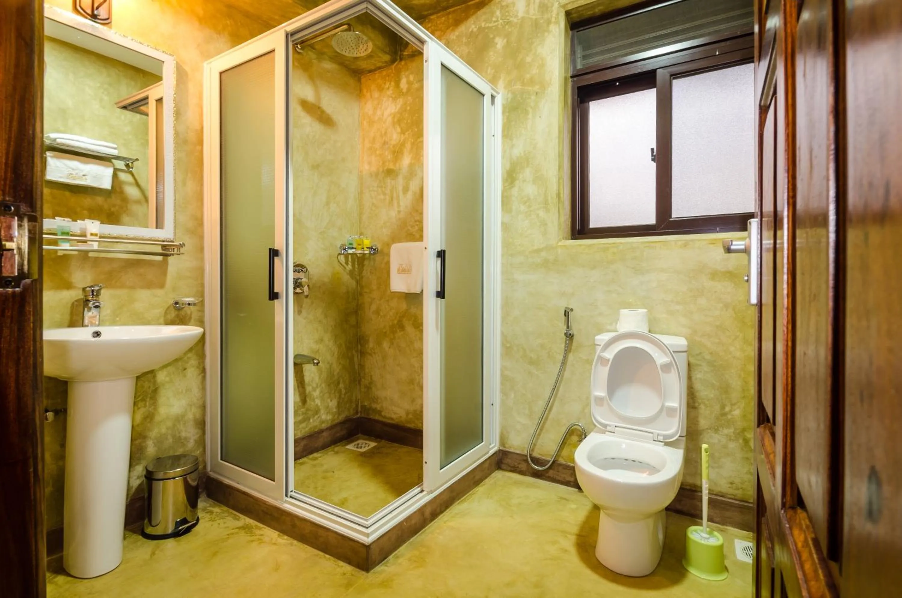 Toilet in Emburara Farm Lodge