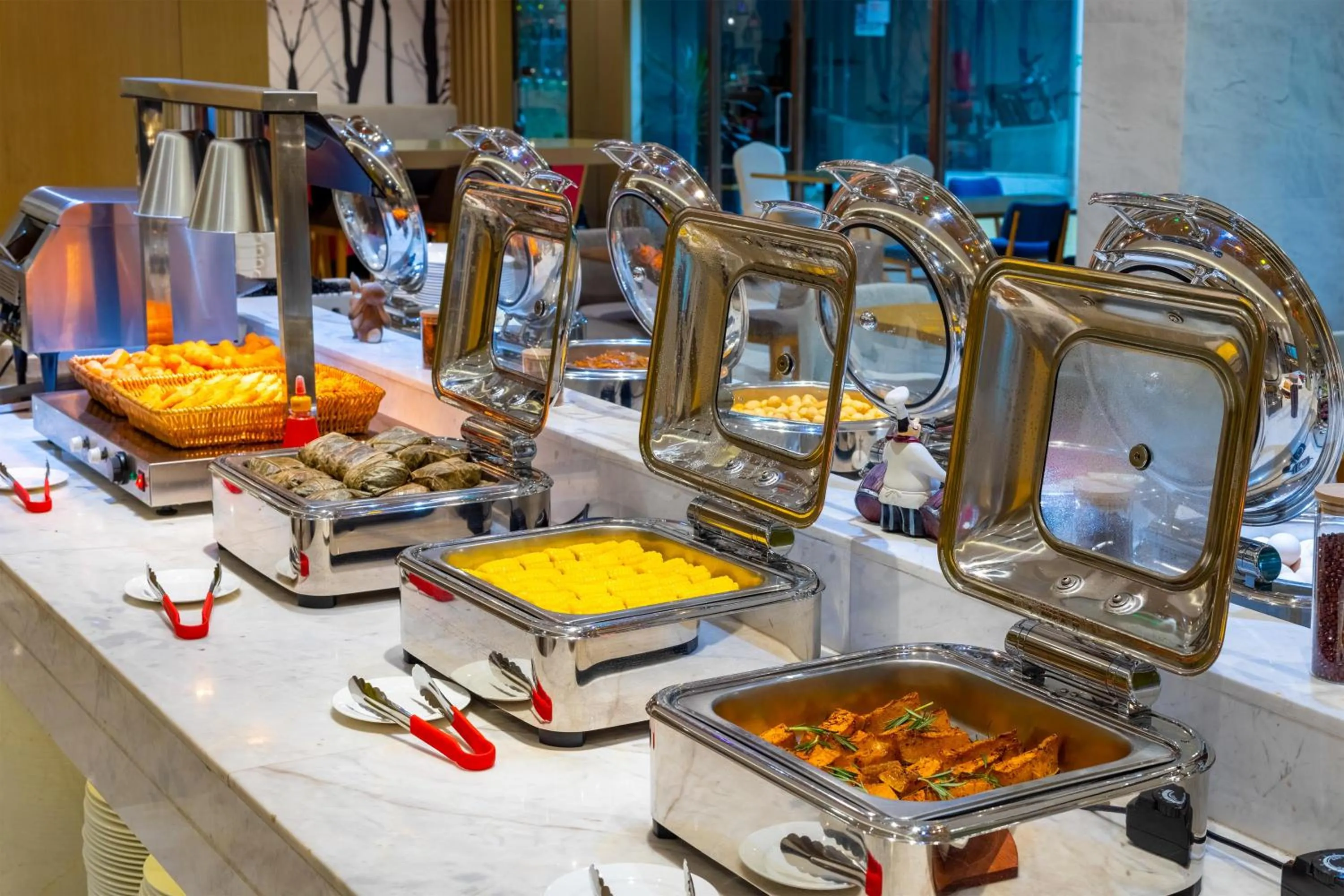 Restaurant/places to eat in Guangzhou Baiyun Airport Rejoice by Argyle Hotel Rehe Metro Exit B --Free shuttle bus is provided during the 138th Canton Fair