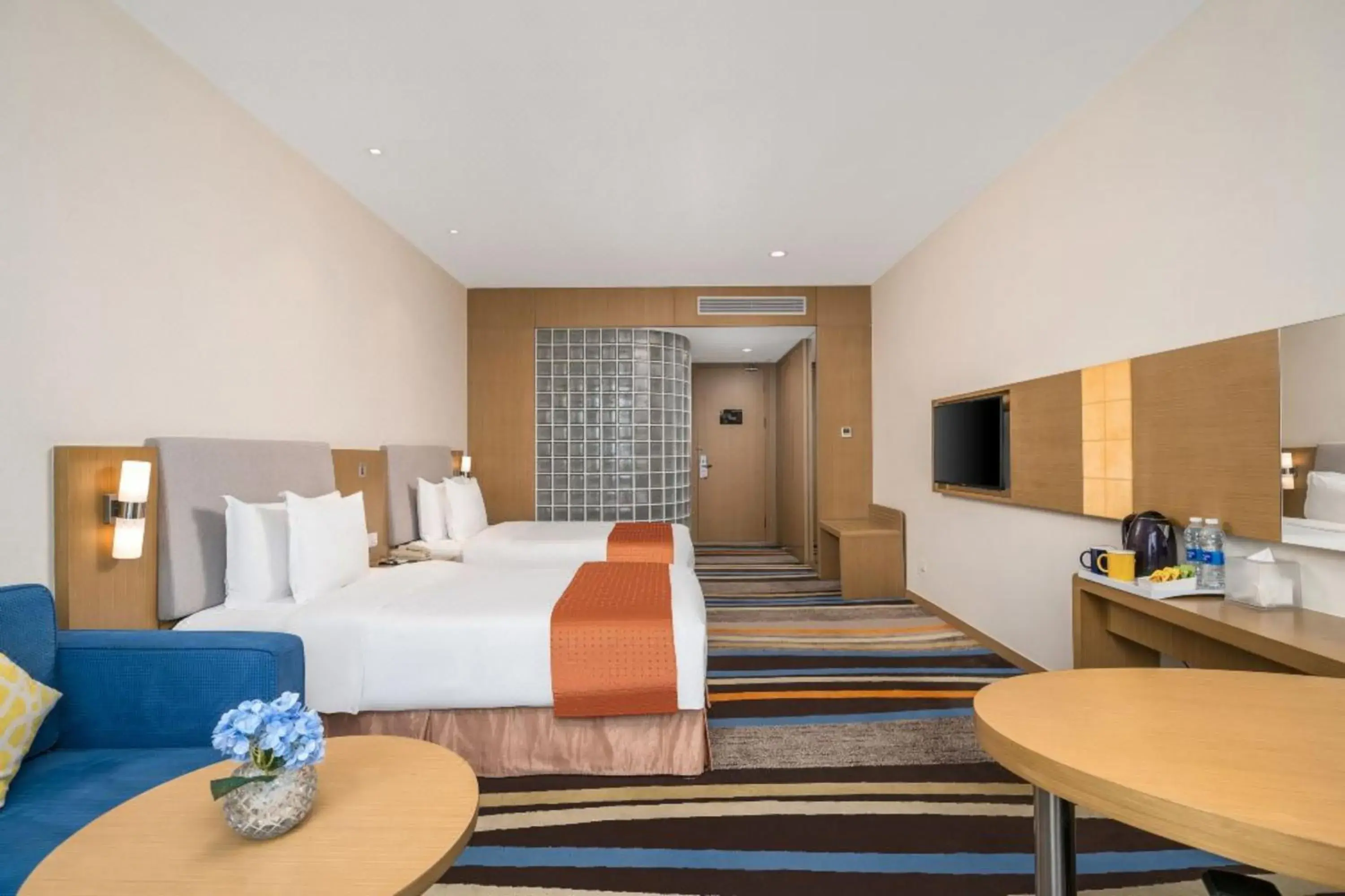Standard Twin Room in Guangzhou Baiyun Airport Rejoice by Argyle Hotel Rehe Metro Exit B --Free shuttle bus is provided during the 137th Canton Fair Standard Twin Room in Guangzhou Baiyun Airport Rejoice by Argyle Hotel Rehe Metro Exit B --Free shuttle bus is provided during the 137th Canton Fair