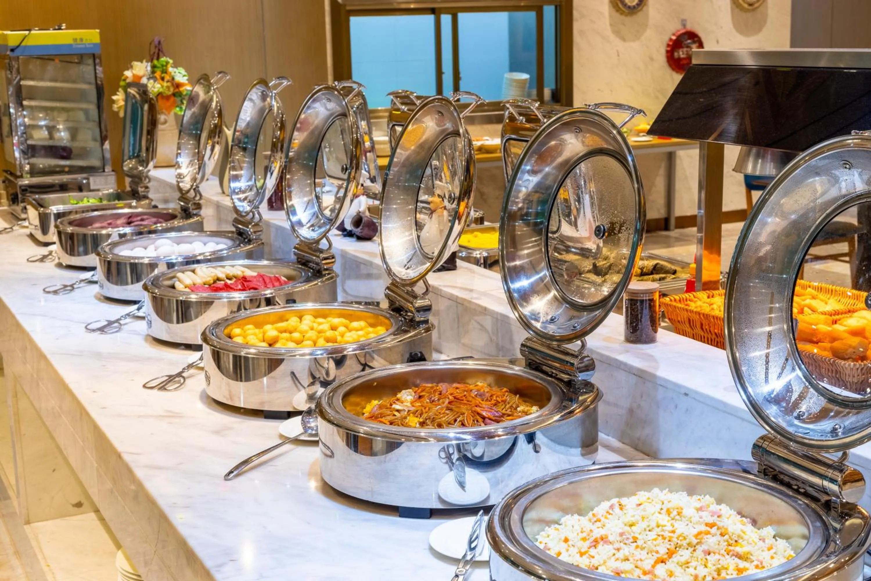 Restaurant/places to eat in Guangzhou Baiyun Airport Rejoice by Argyle Hotel Rehe Metro Exit B --Free shuttle bus is provided during the 138th Canton Fair