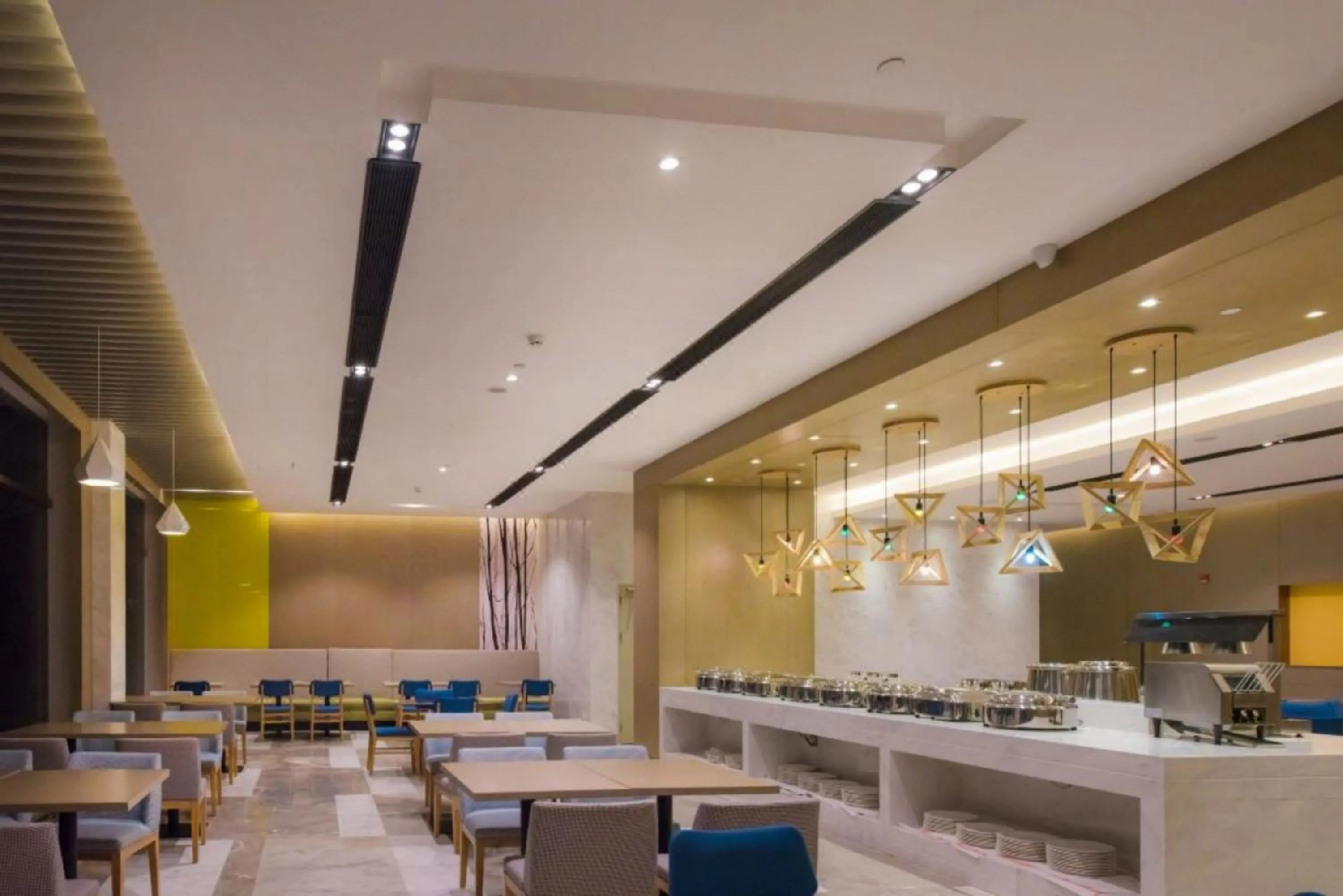 Restaurant/places to eat in Guangzhou Baiyun Airport Rejoice by Argyle Hotel Rehe Metro Exit B --Free shuttle bus is provided during the 138th Canton Fair