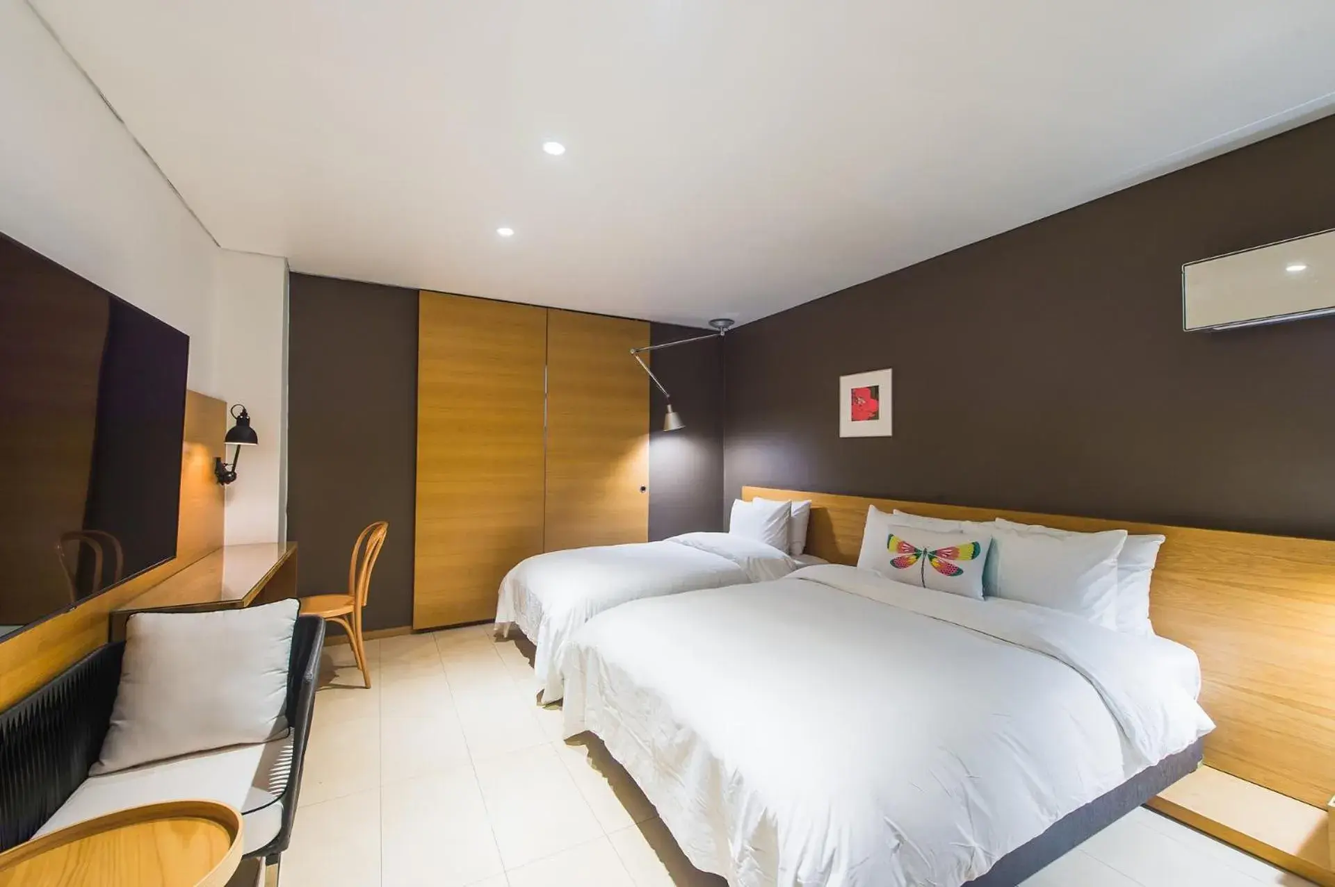 Standard Twin Room with 2pm Check In in Soho Hotel Airport Standard Twin Room with 2pm Check In in Soho Hotel Airport