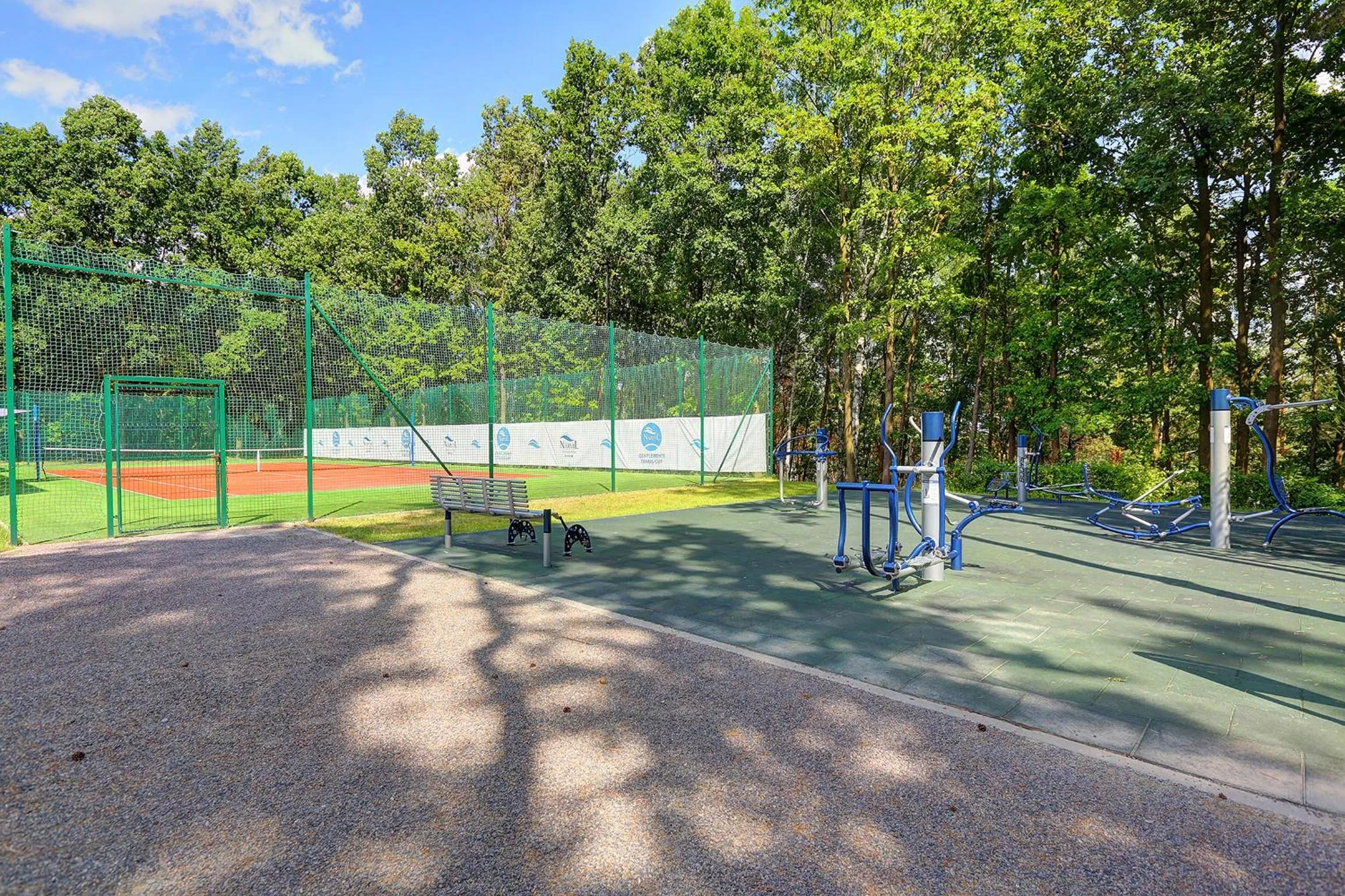 Tennis court in Hotel Narvil Conference & Spa