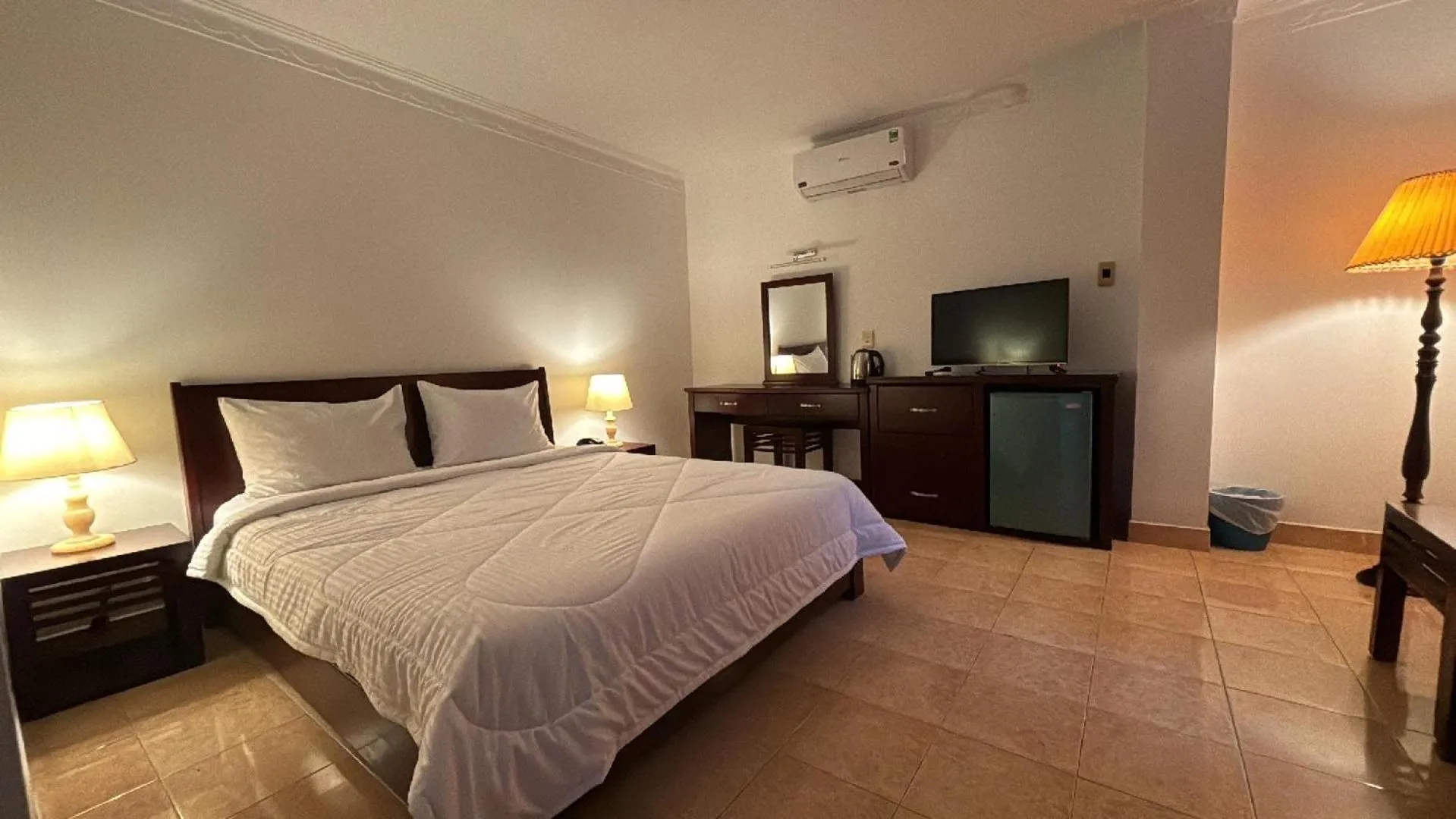 Phung Long Hotel