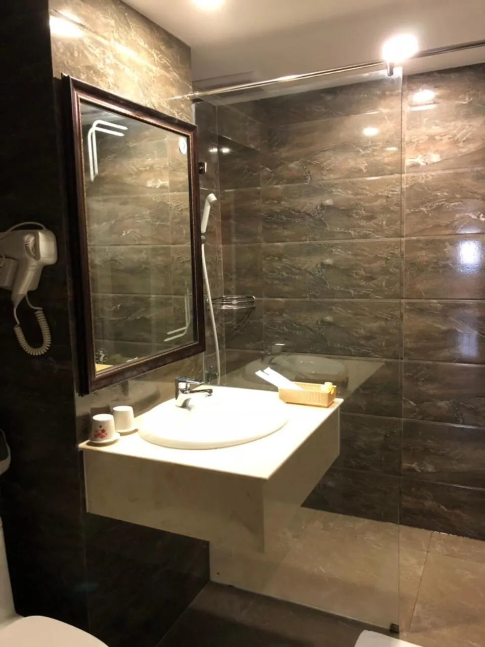 Phung Long Hotel