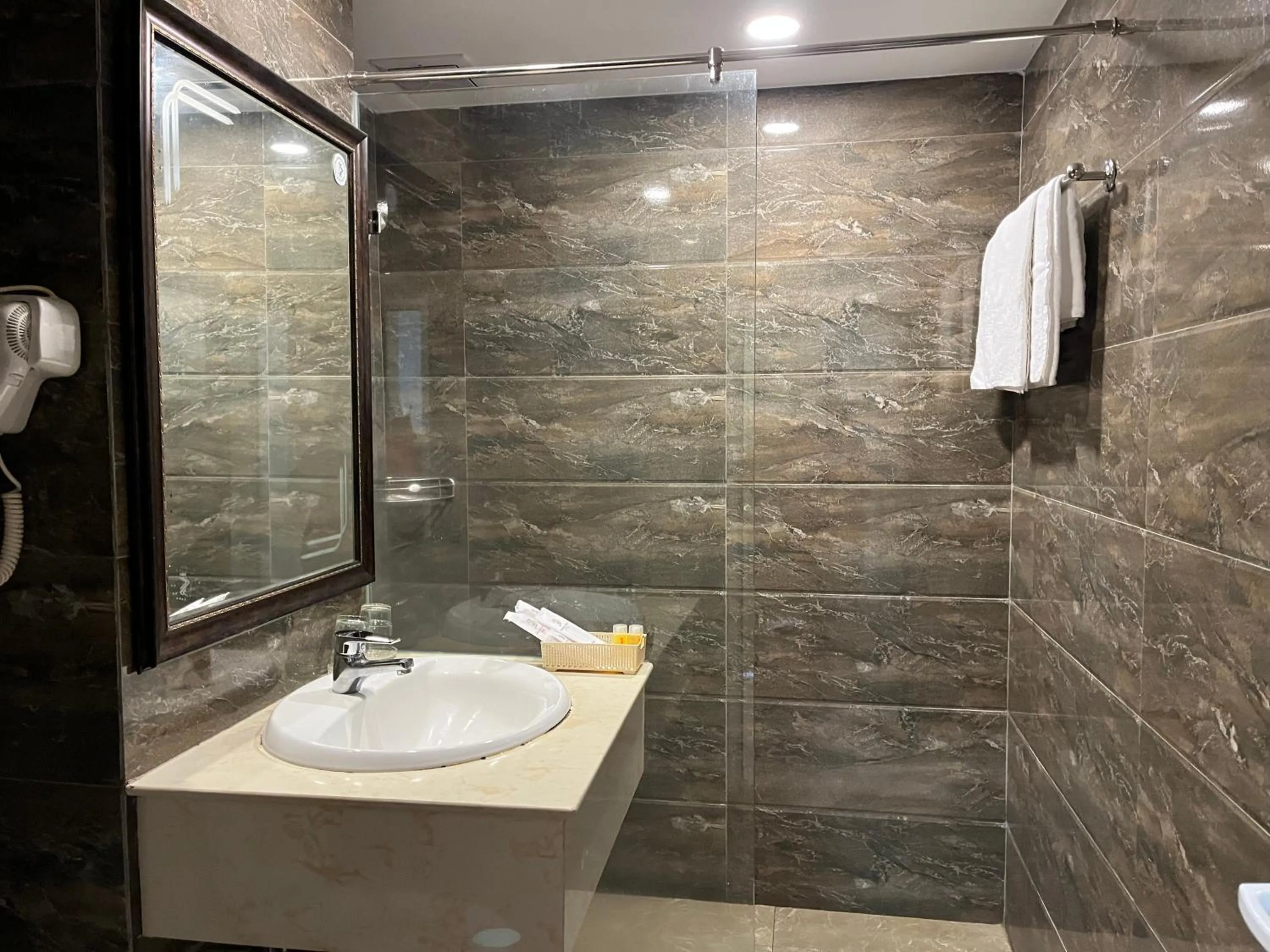 Phung Long Hotel