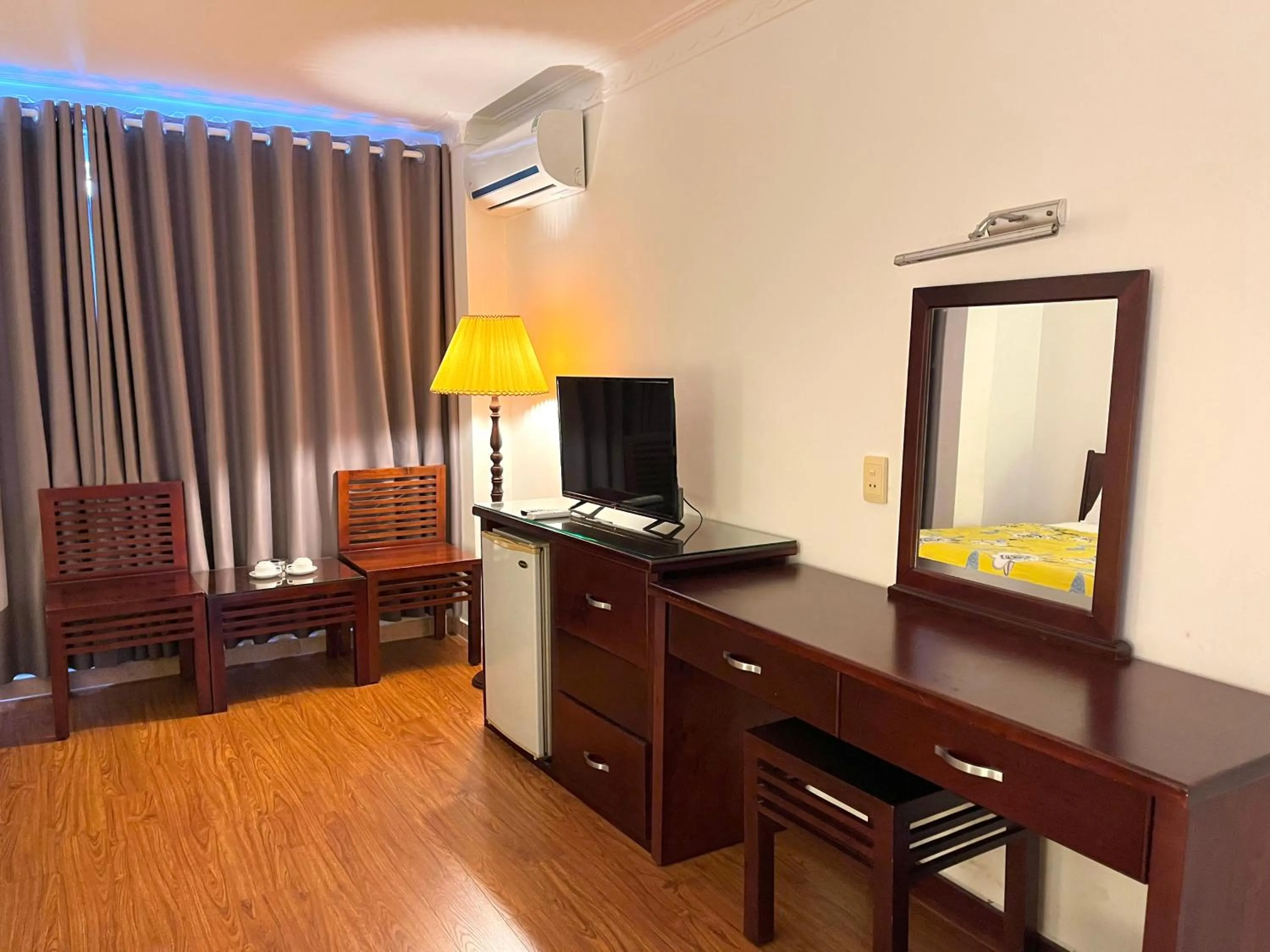 Phung Long Hotel