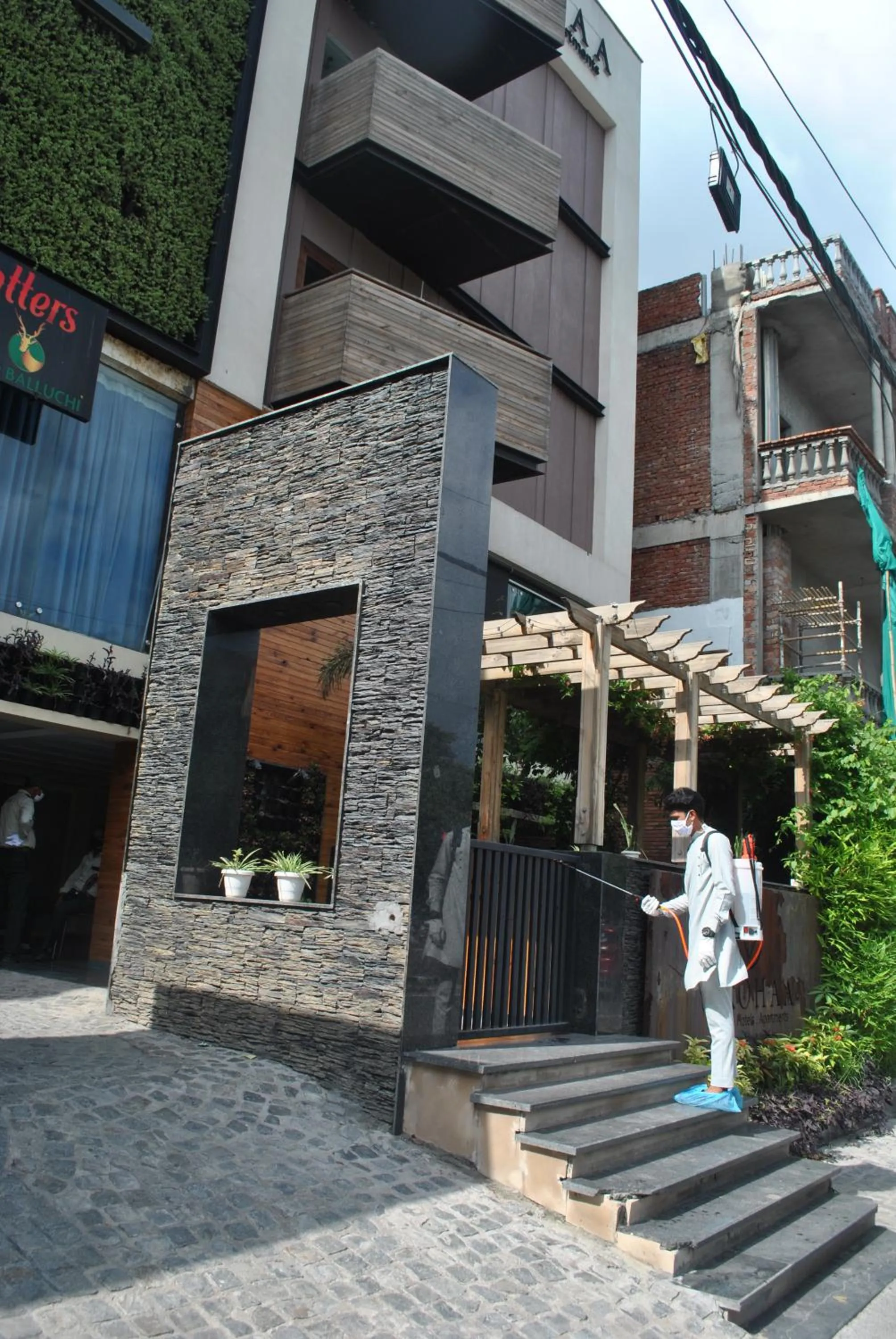 Facade/entrance in Virohaa Hotel