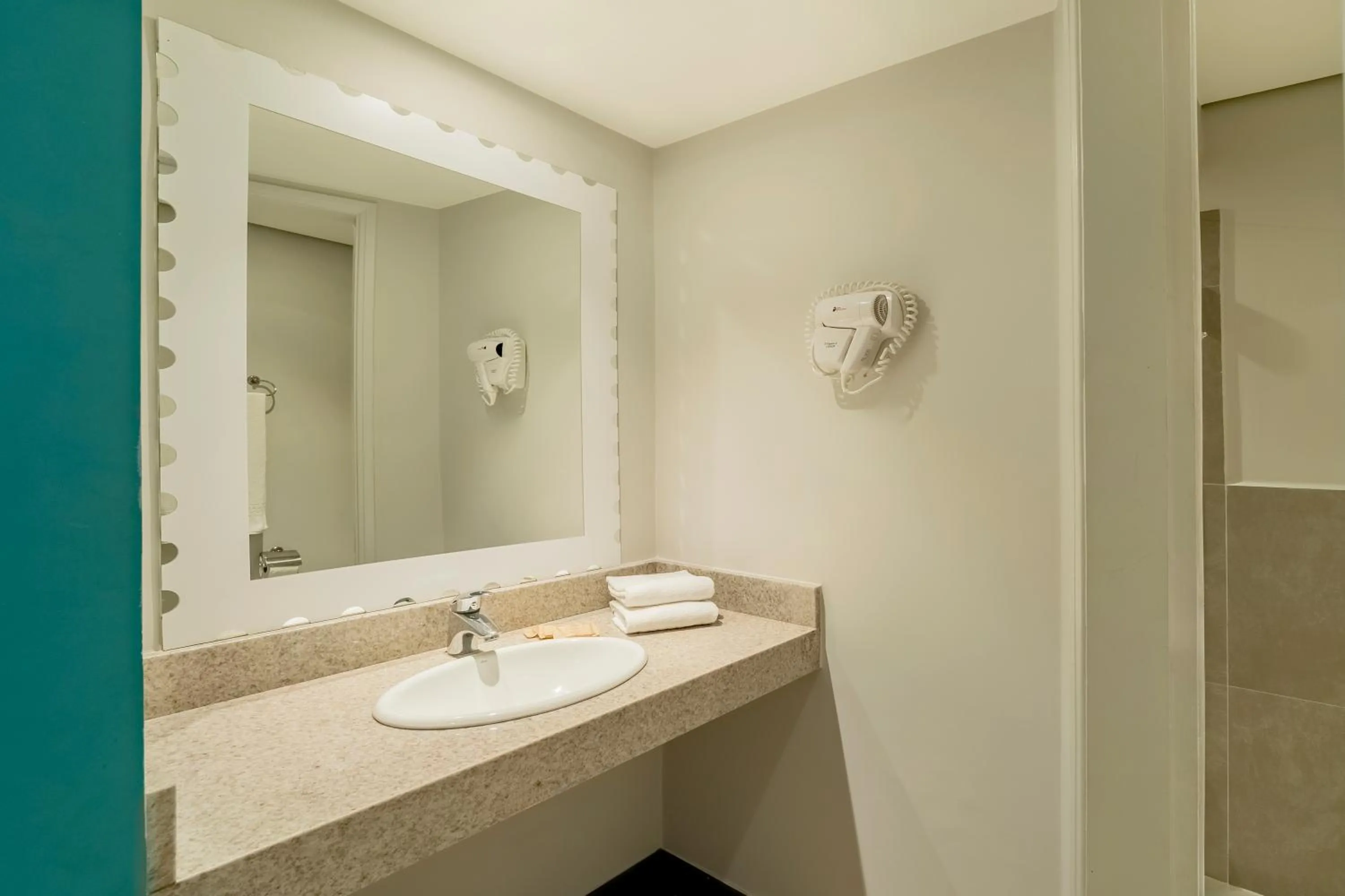 Bathroom in ibis Styles Sorocaba Santa Rosalia