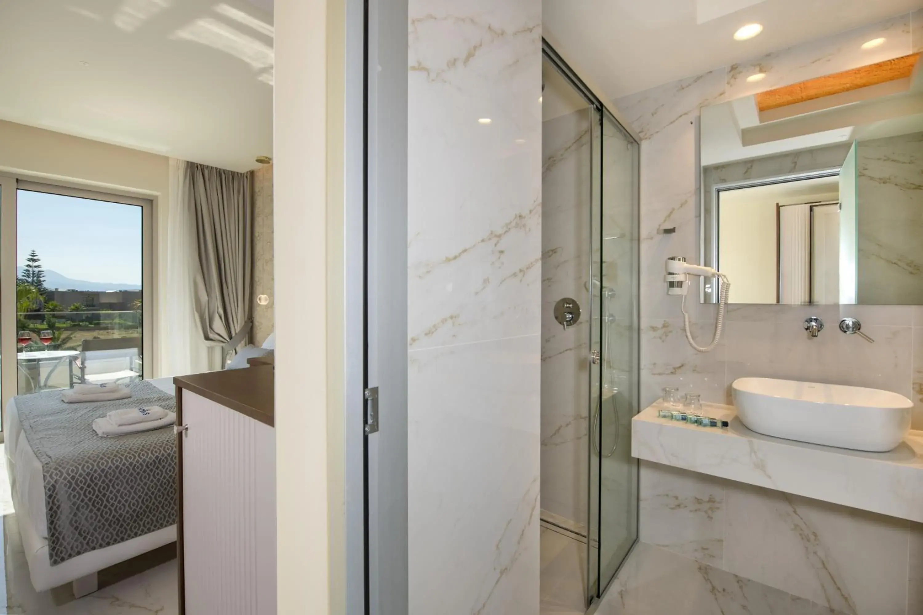 Bed in Vantaris Luxury Beach Resort Bed in Vantaris Luxury Beach Resort