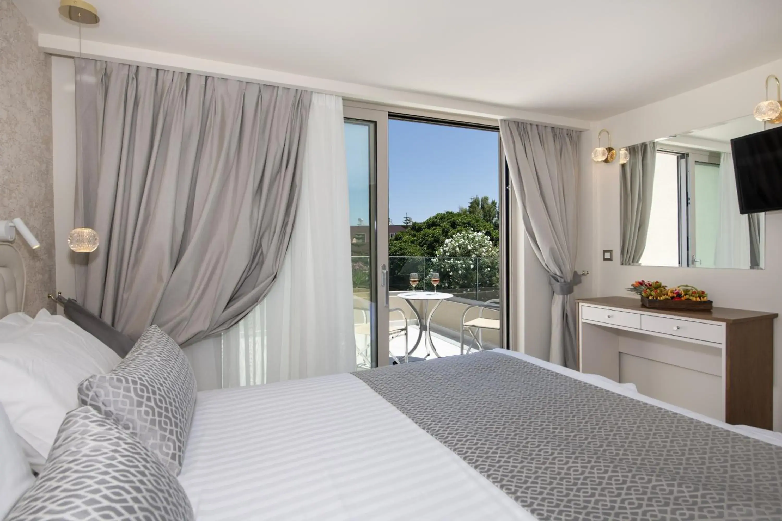 Bed in Vantaris Luxury Beach Resort Bed in Vantaris Luxury Beach Resort