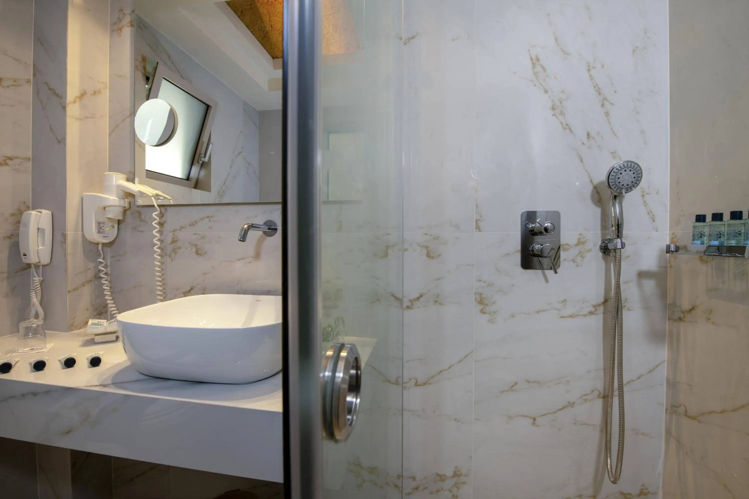 Vantaris Luxury Beach Resort