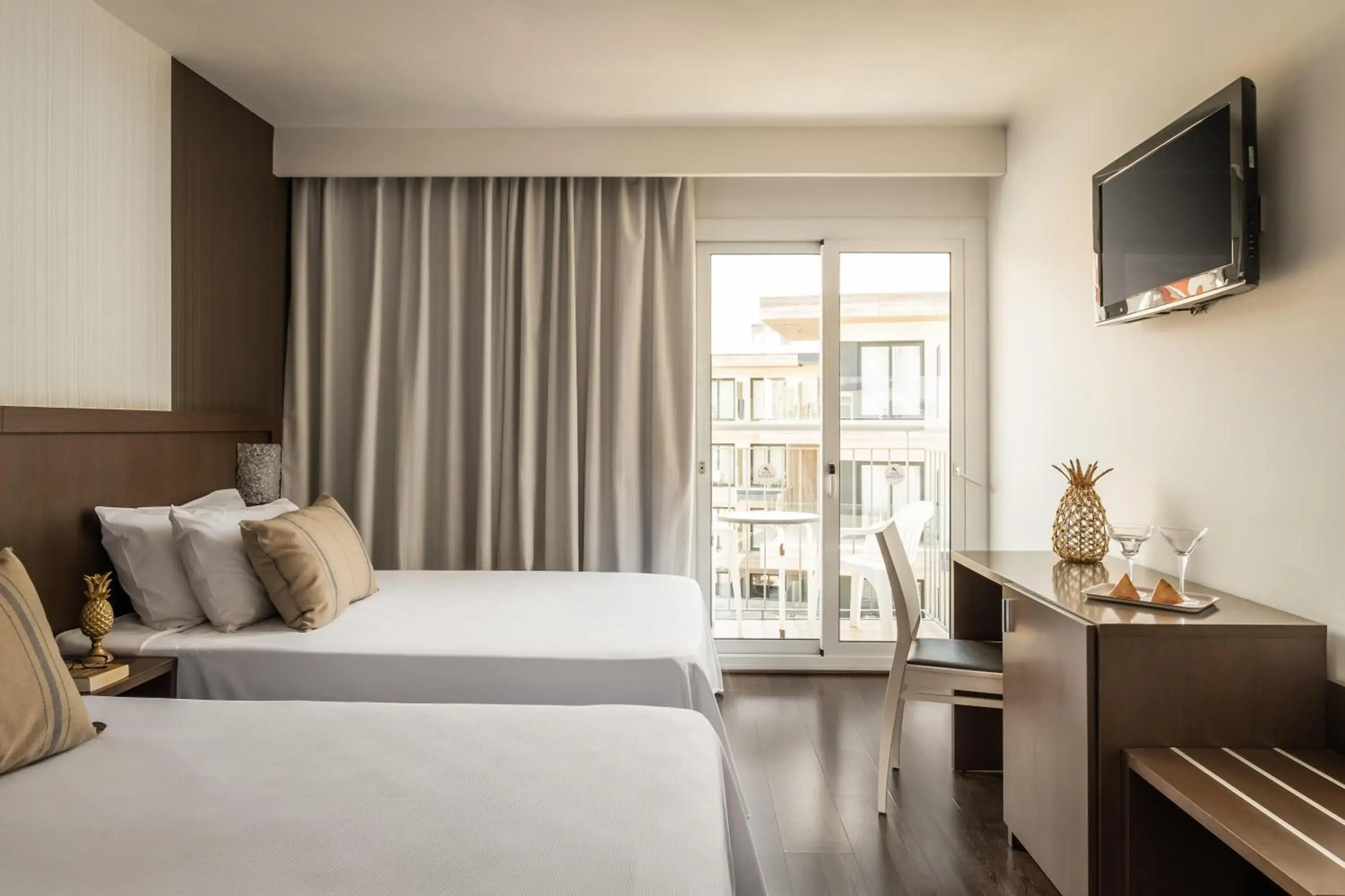 Photo of the whole room, Bed in ALEGRIA Mariner Adults Only Photo of the whole room, Bed in ALEGRIA Mariner Adults Only