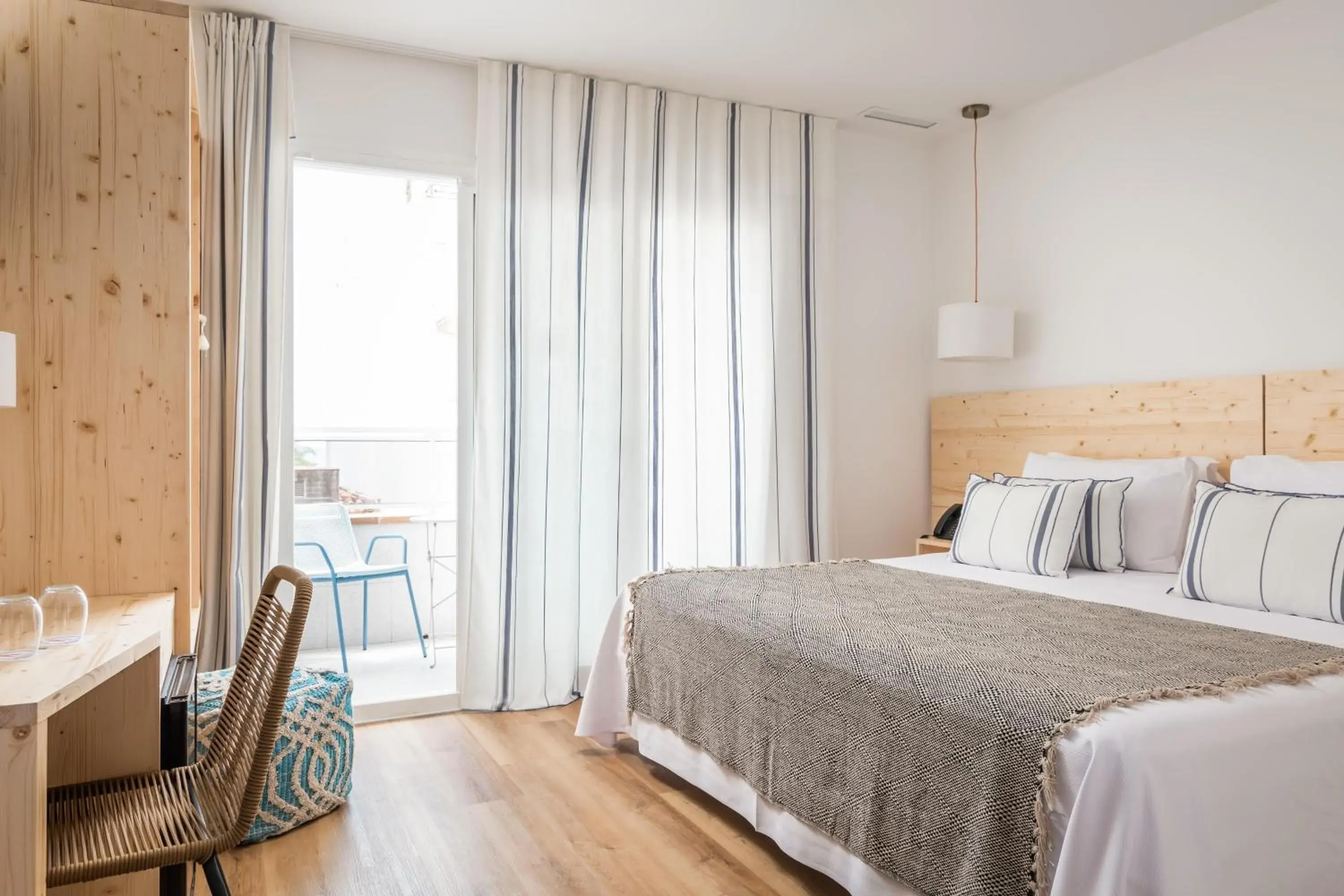 Photo of the whole room, Bed in ALEGRIA Mariner Adults Only Photo of the whole room, Bed in ALEGRIA Mariner Adults Only