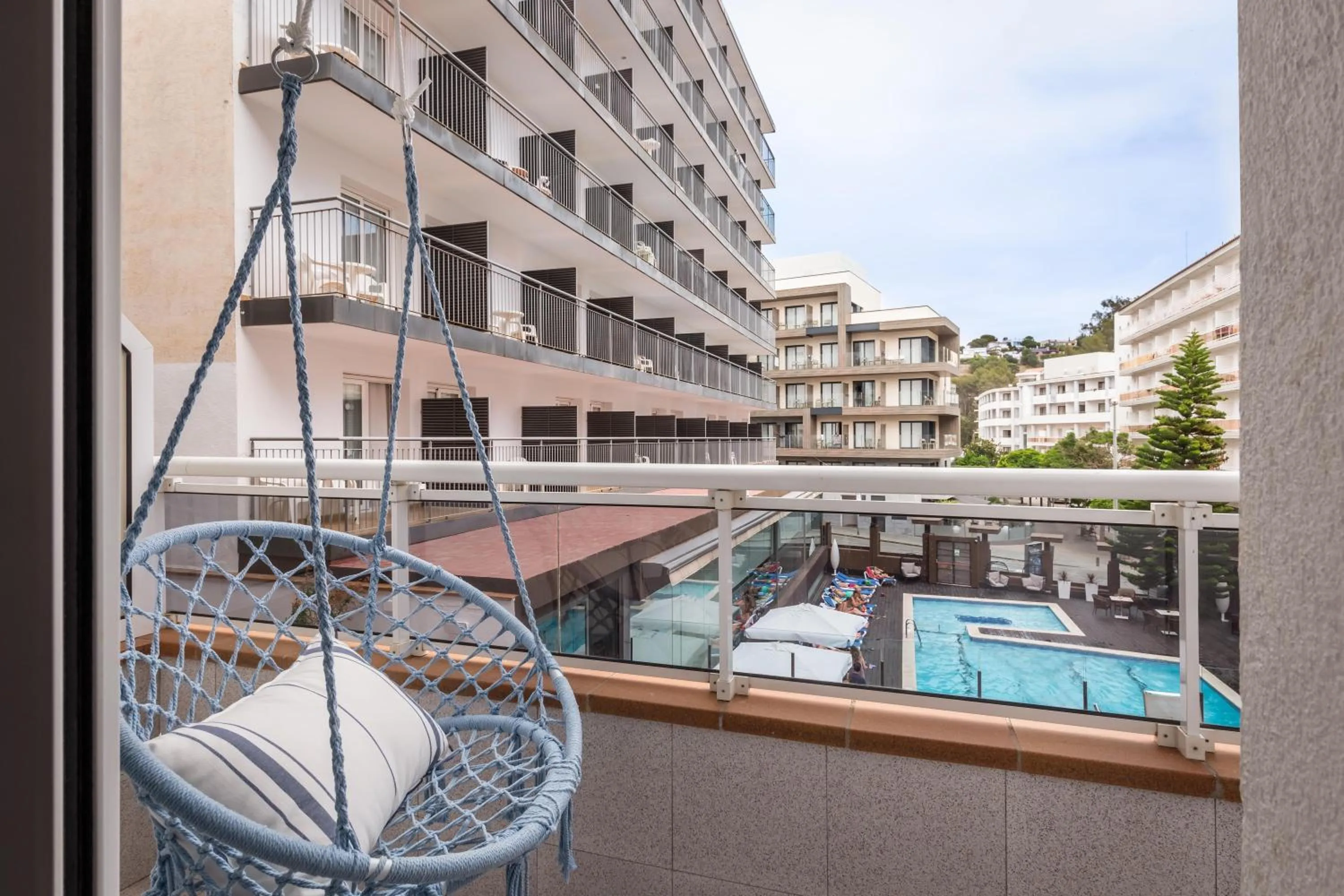 Photo of the whole room in ALEGRIA Mariner Adults Only